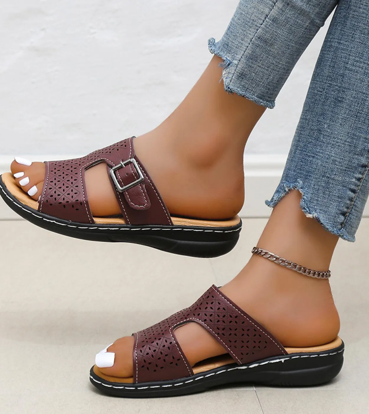 2023 Pantofole con zeppa estive Scarpe da donna Sandali da passeggio con piattaforma con fibbia alla moda Donna Comode infradito