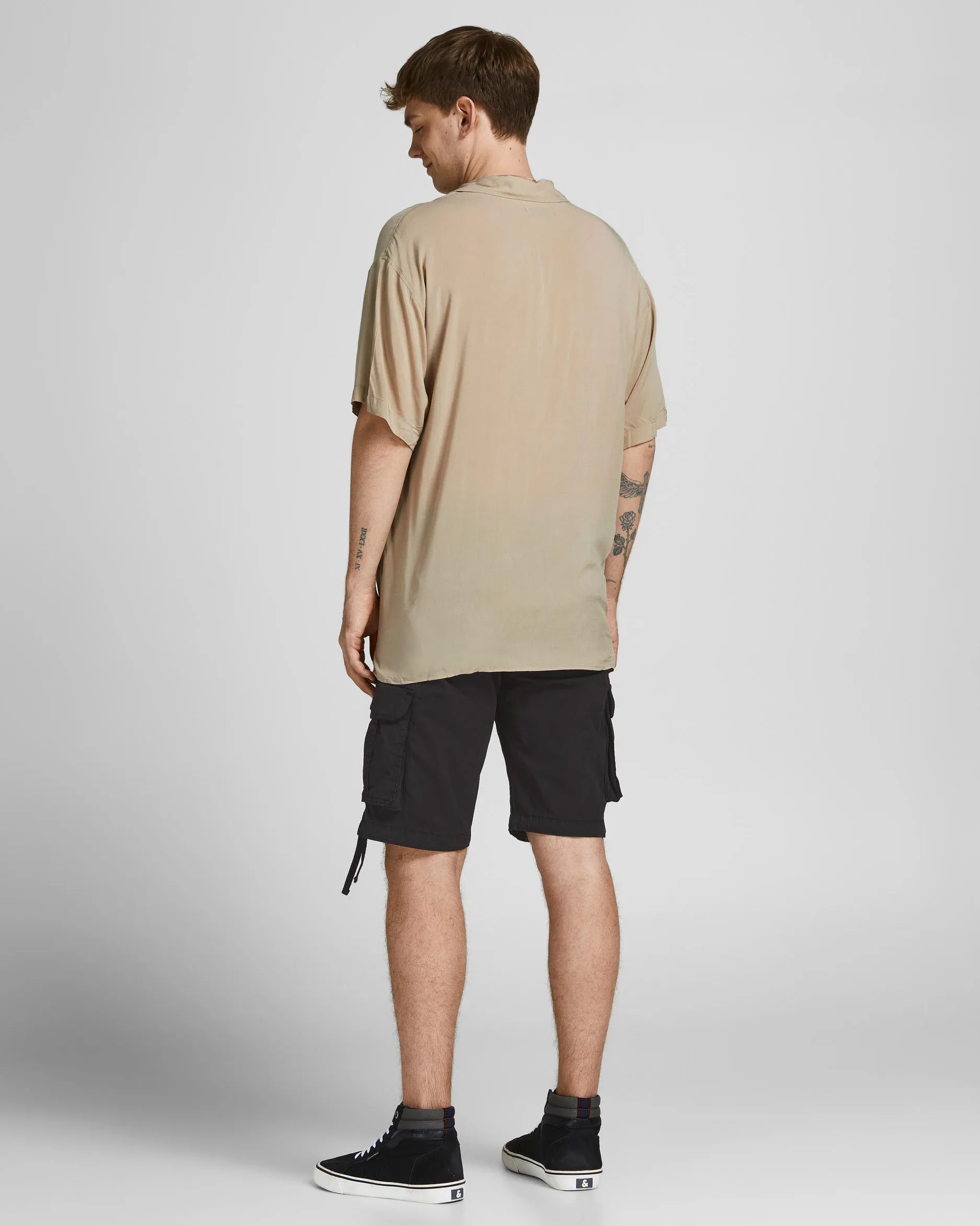 Bermuda cargo nero in cotone stretch loose-fit