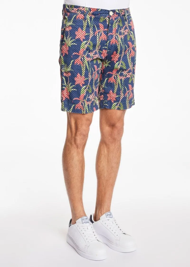Bermuda in gabardina con fiori