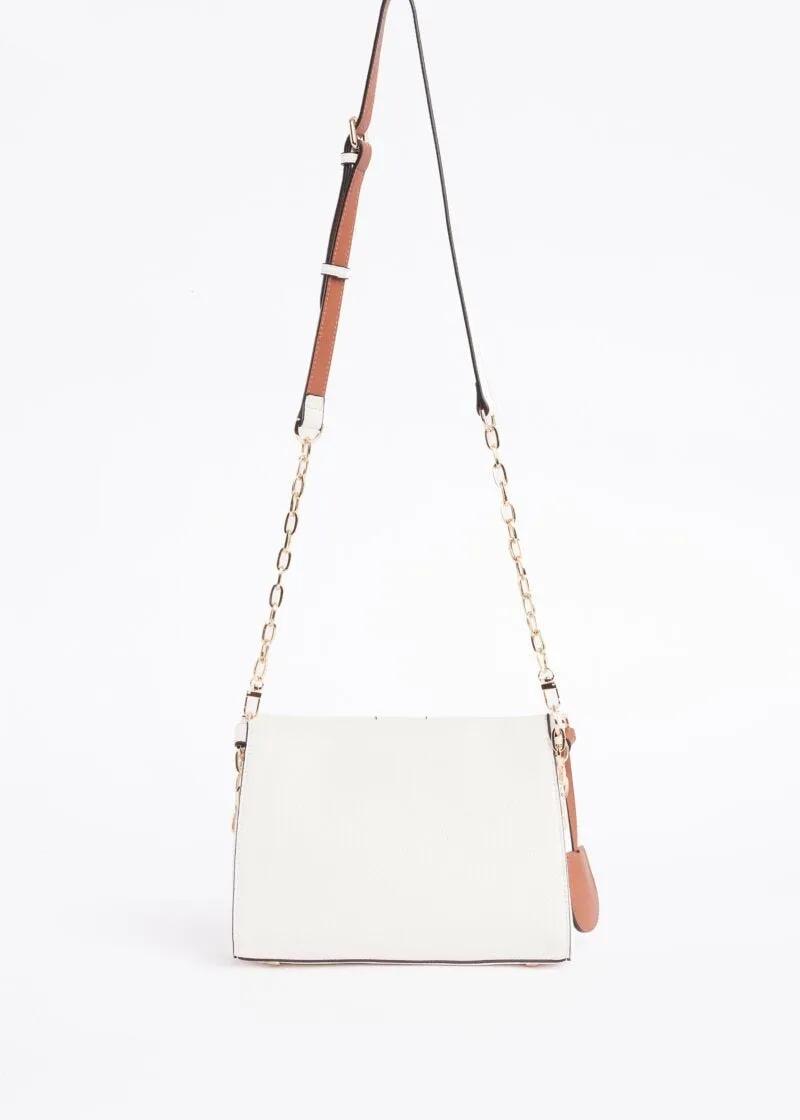 Borsa a tracolla con charm decorativo