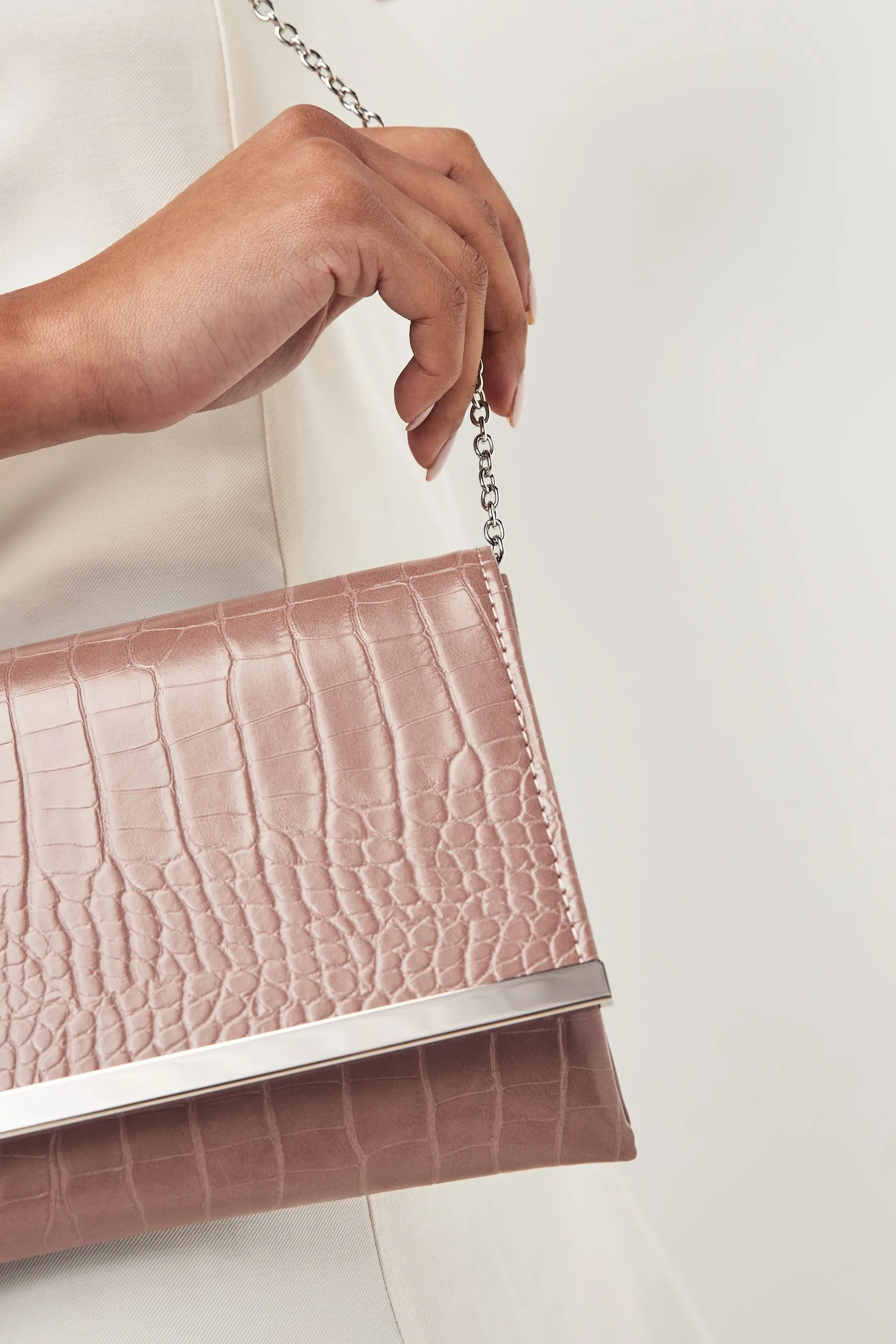 Borsa pochette con catena a tracolla rimovibile