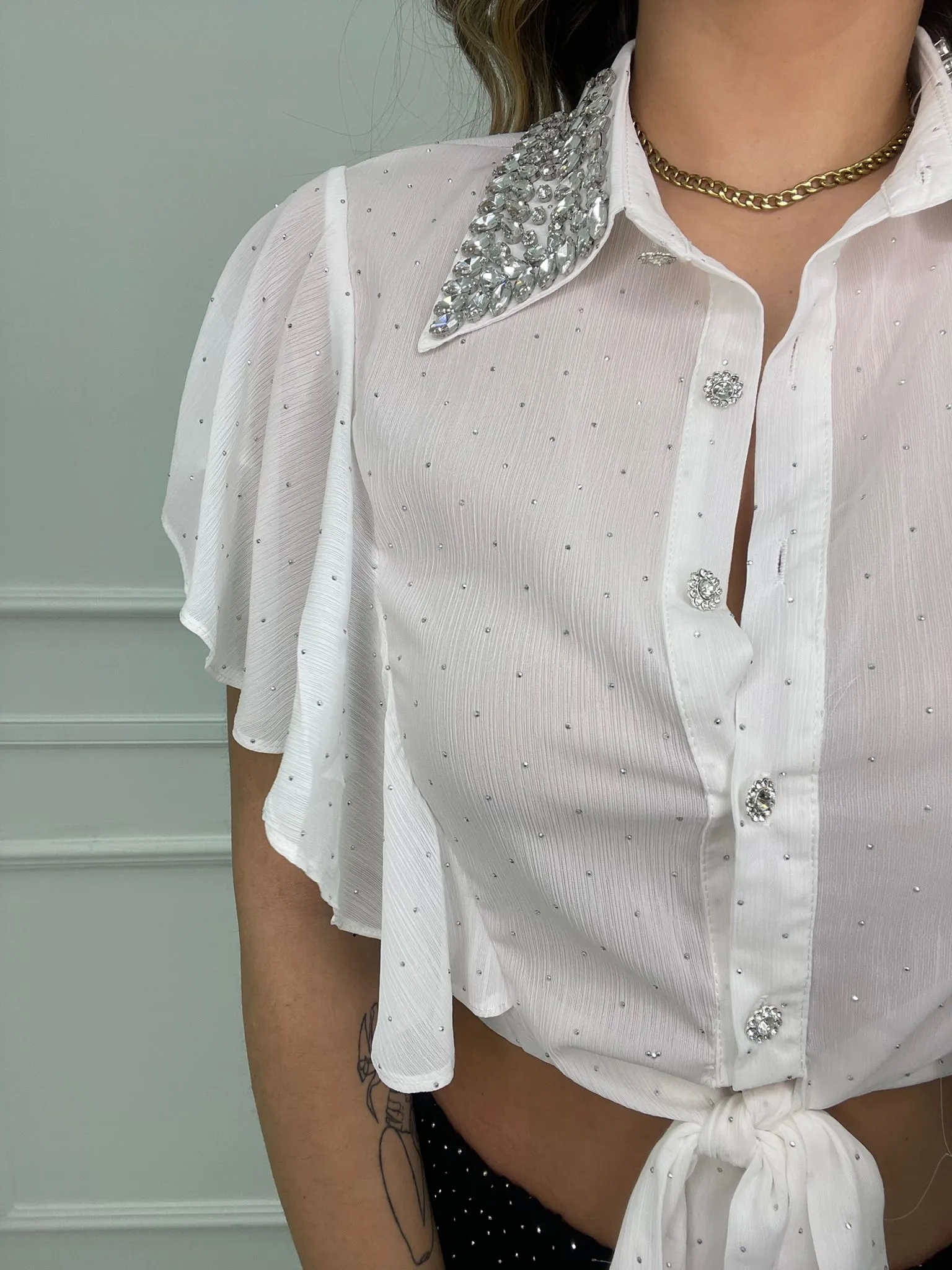 Camicia con brillantini e scollo swarovski