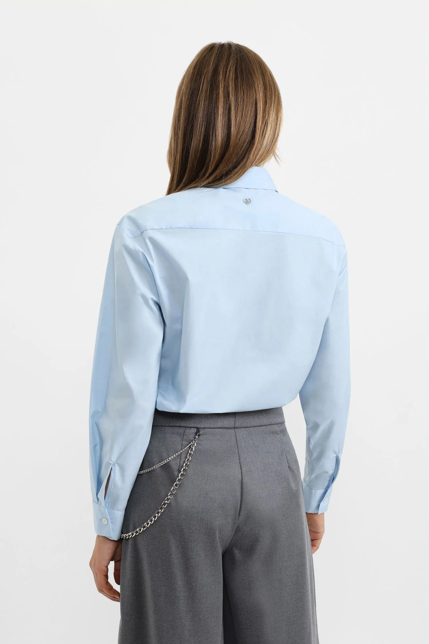Camicia con collo classico e cravatta staccata 