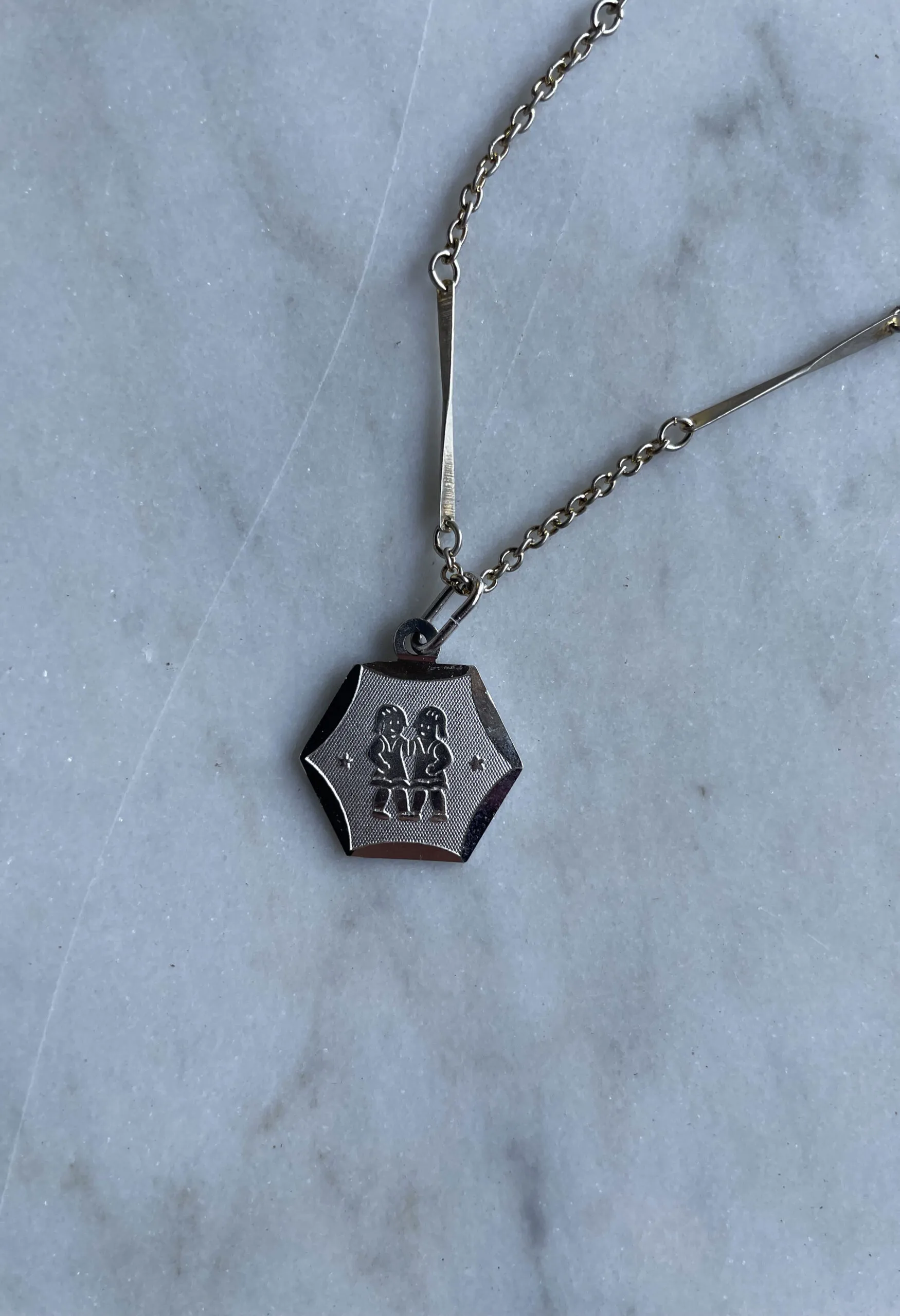 Catenina GEMELLI con pendente esagonale in argento vintage anni ’70
