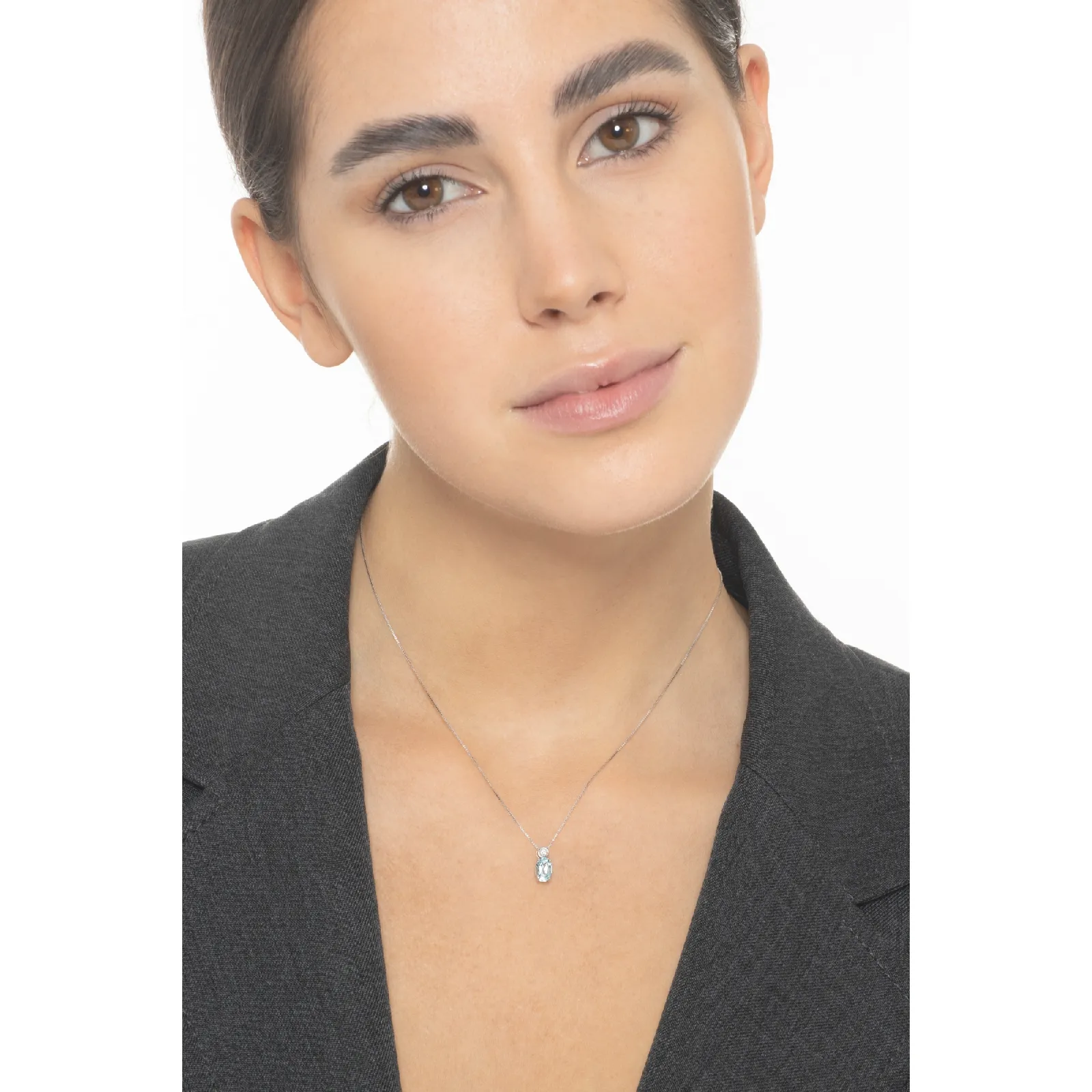 Collana con pendente in oro bianco 18k con diamante e acquamarina