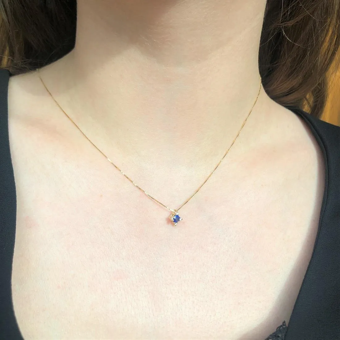 Collana in oro giallo con diamanti ct. 0,03 e zaffiro ct. 0,25