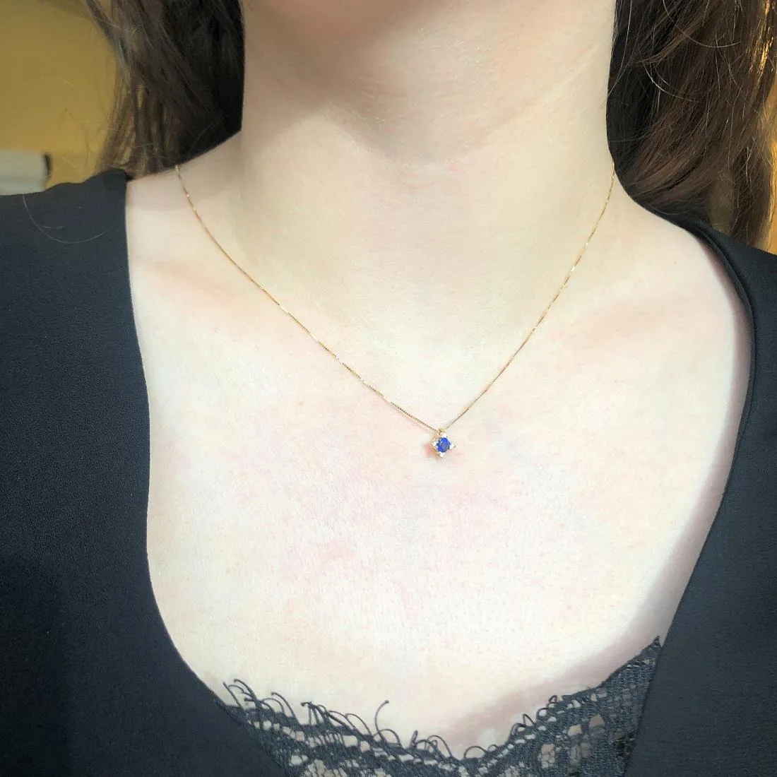 Collana in oro giallo con diamanti ct. 0,03 e zaffiro ct. 0,25