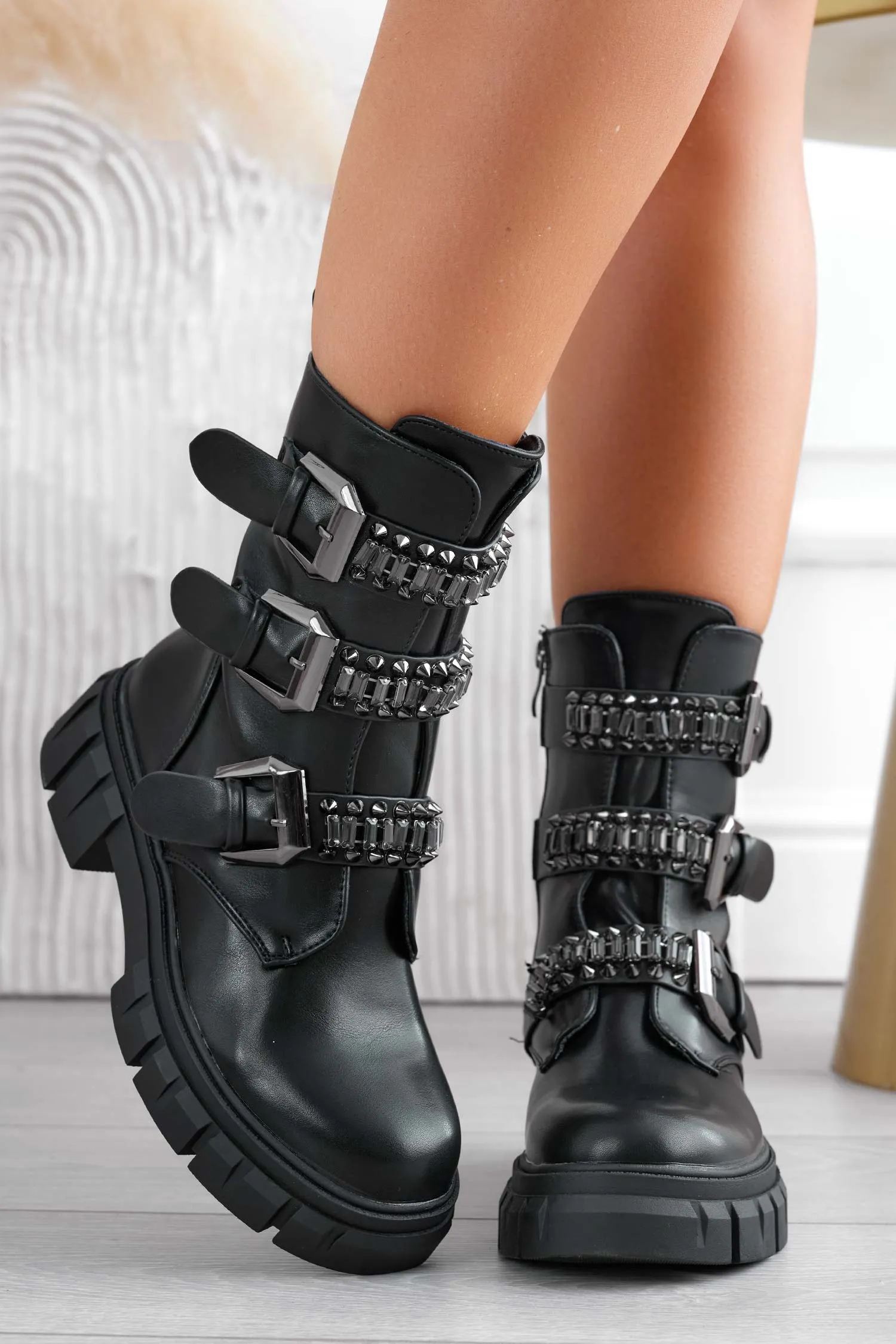 DEBBY - Stivaletti neri biker con fibbie e borchie
