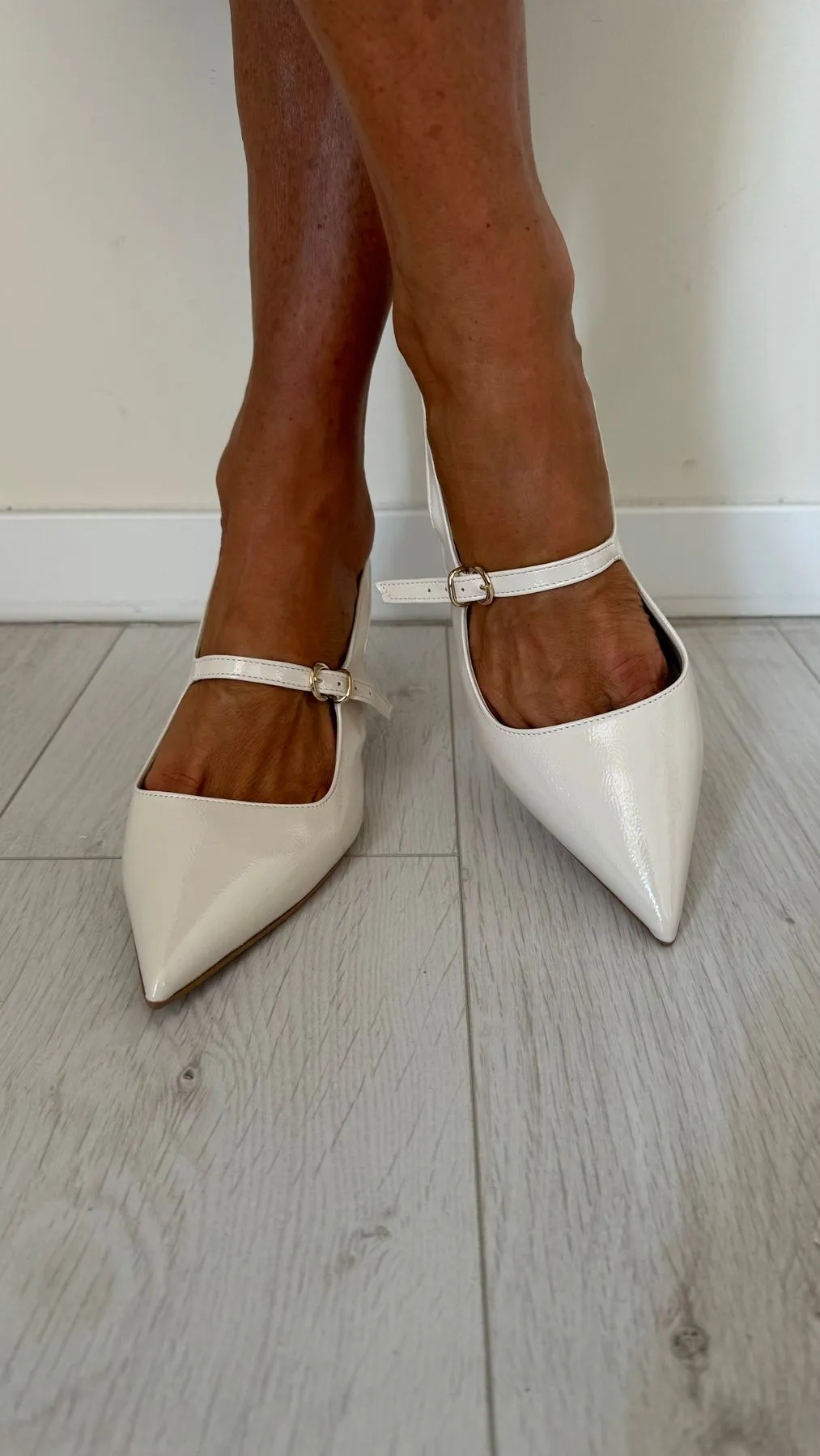 DIVINE FOLLIE - P507 - SLING BACK PELLE VERNICIATA TACCO 5 CM