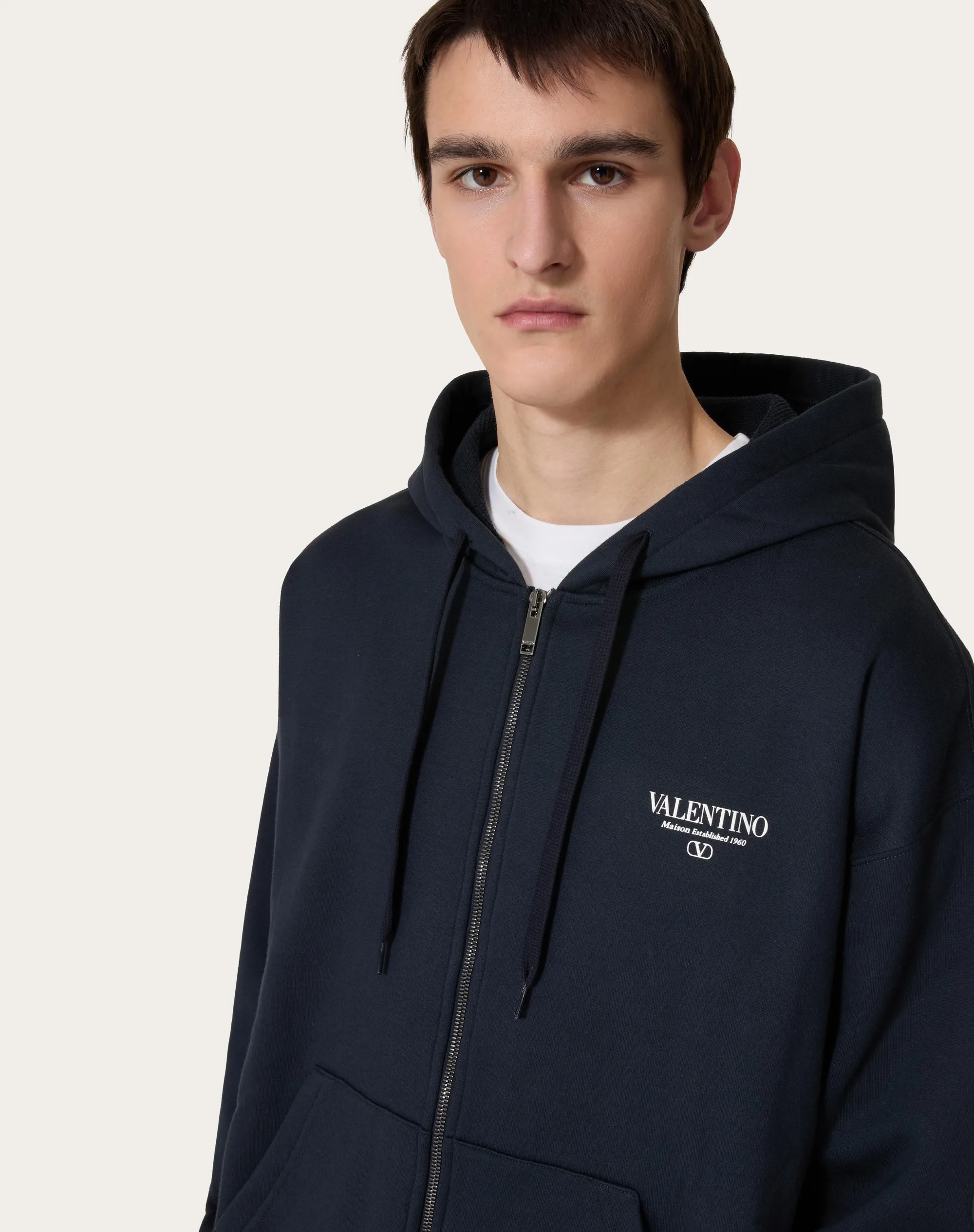 FELPA IN COTONE CON CAPPUCCIO, ZIP E STAMPA VALENTINO