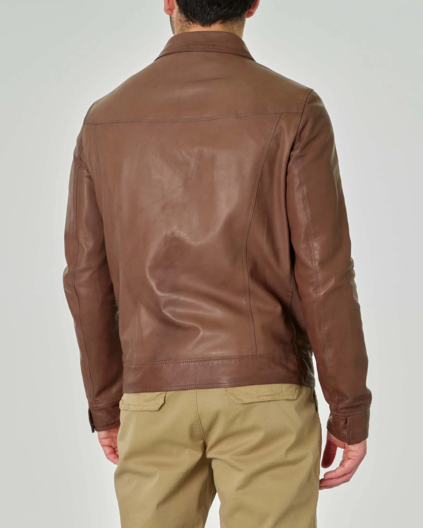 Giubbino marrone in pelle con tasche applicate