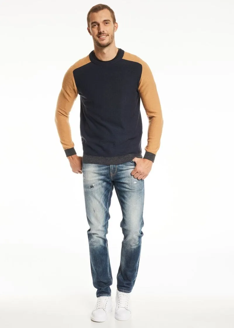 Jeans con dettagli destroyed
