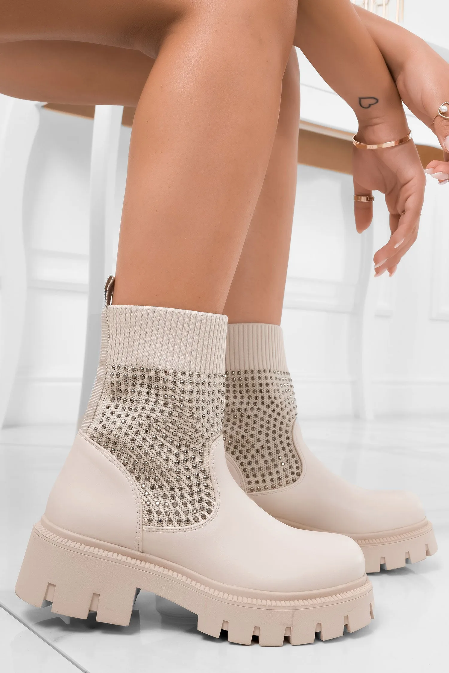 JOLE - Stivaletti beige in tessuto elastico e strass