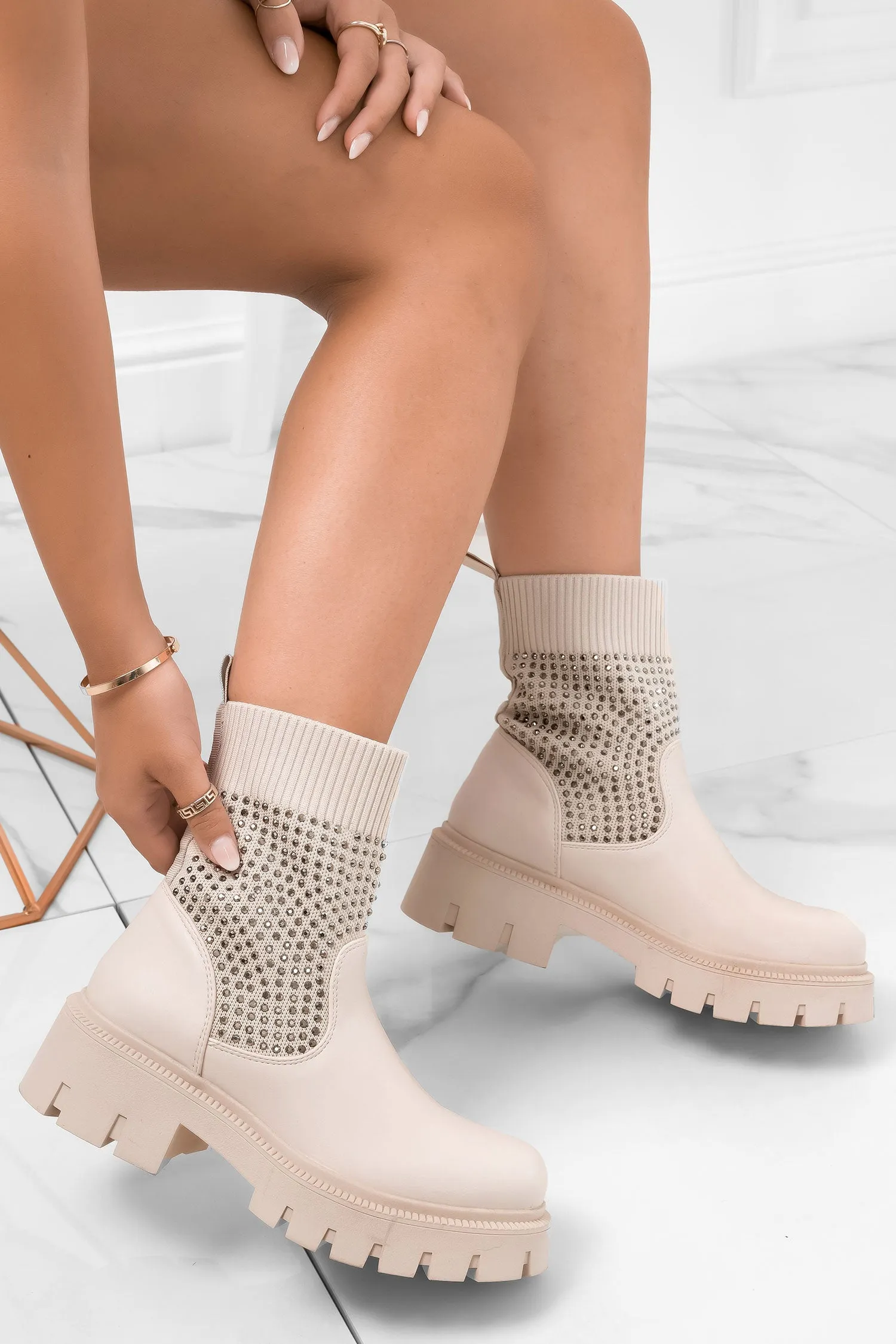 JOLE - Stivaletti beige in tessuto elastico e strass
