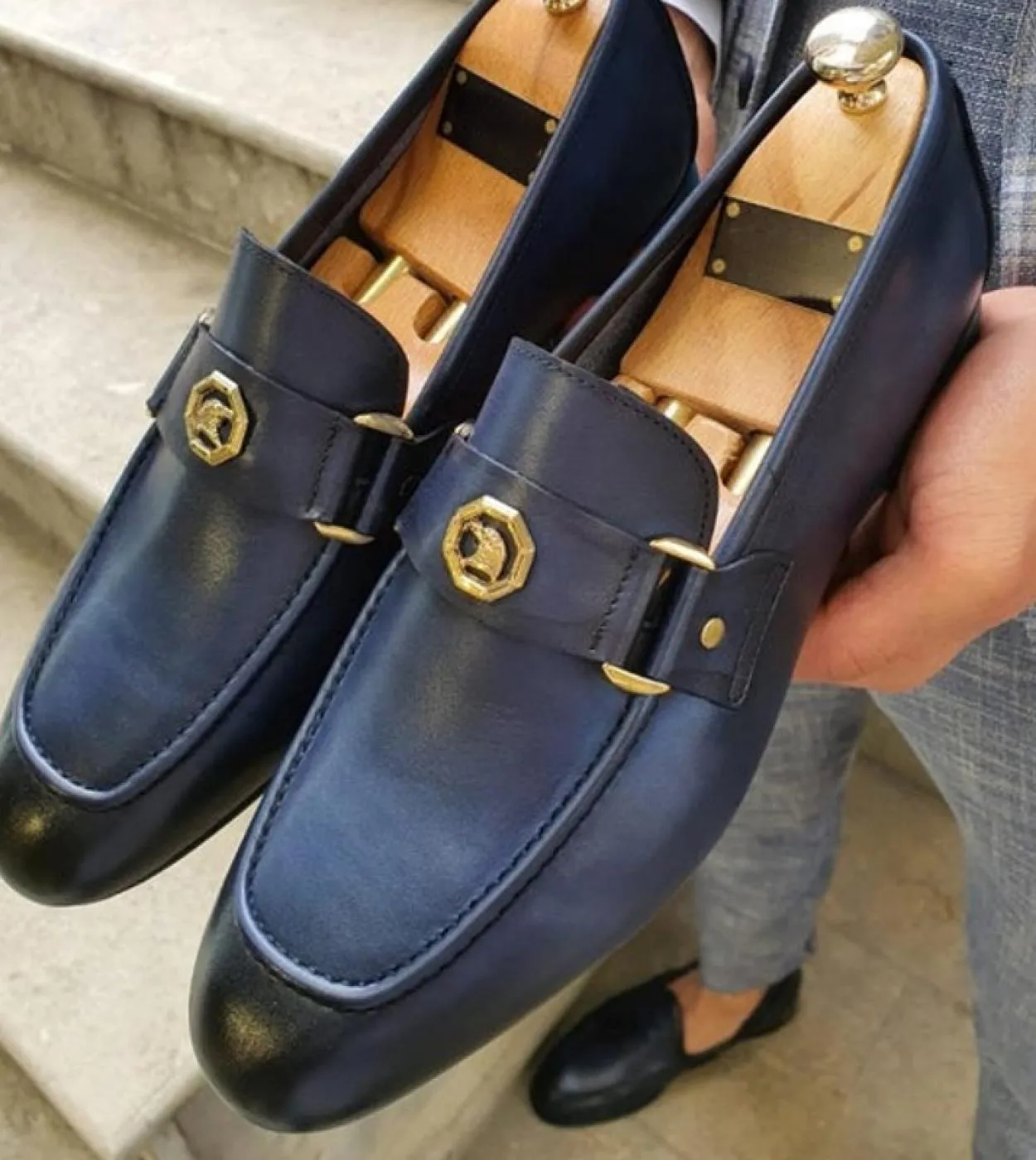 Mocassini da uomo Blu Marrone Decorazione in metallo Fashion Business Classic Slip On Uomo Scarpe eleganti da uomo con spedizion