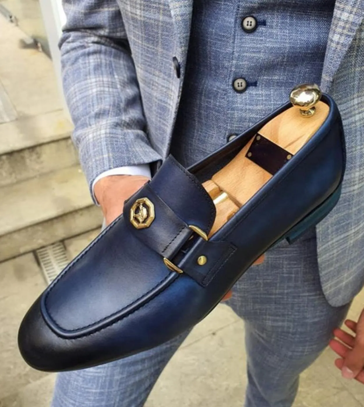 Mocassini da uomo Blu Marrone Decorazione in metallo Fashion Business Classic Slip On Uomo Scarpe eleganti da uomo con spedizion