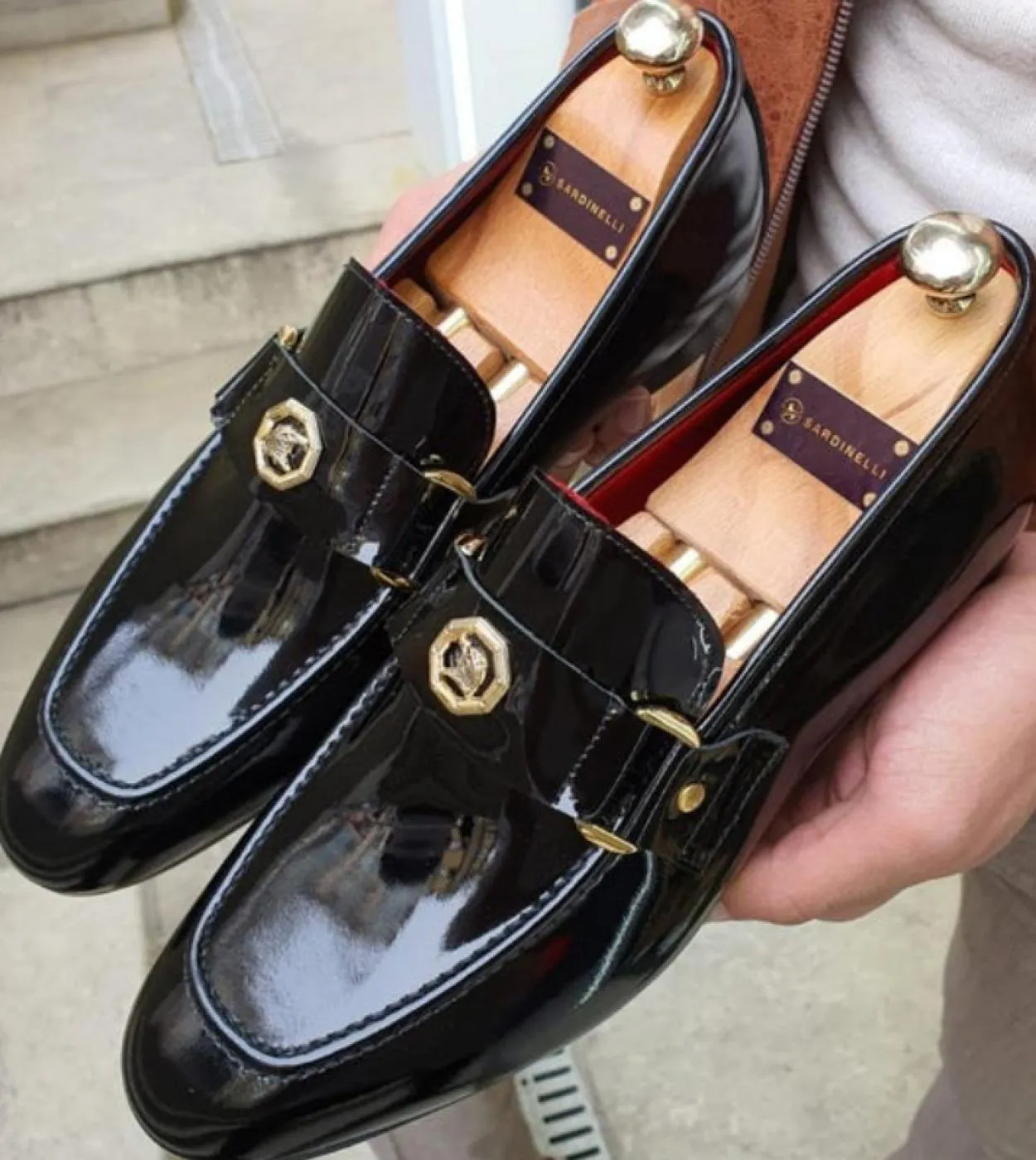 Mocassini da uomo Blu Marrone Decorazione in metallo Fashion Business Classic Slip On Uomo Scarpe eleganti da uomo con spedizion