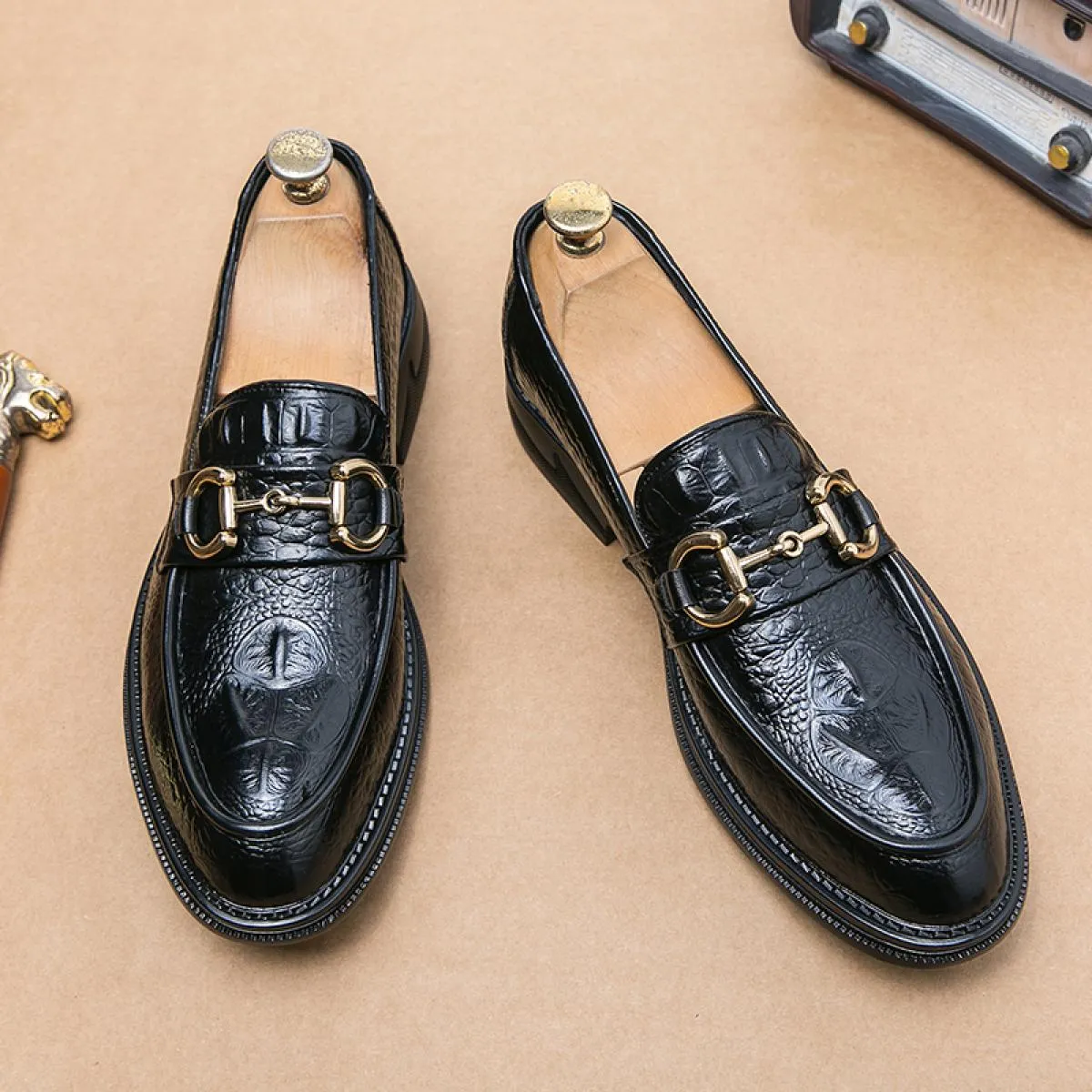 Mocassini neri da uomo Slip On Punta tonda Scarpe da uomo d'affari marroni Scarpe formali Spedizione gratuita Scarpe eleganti da