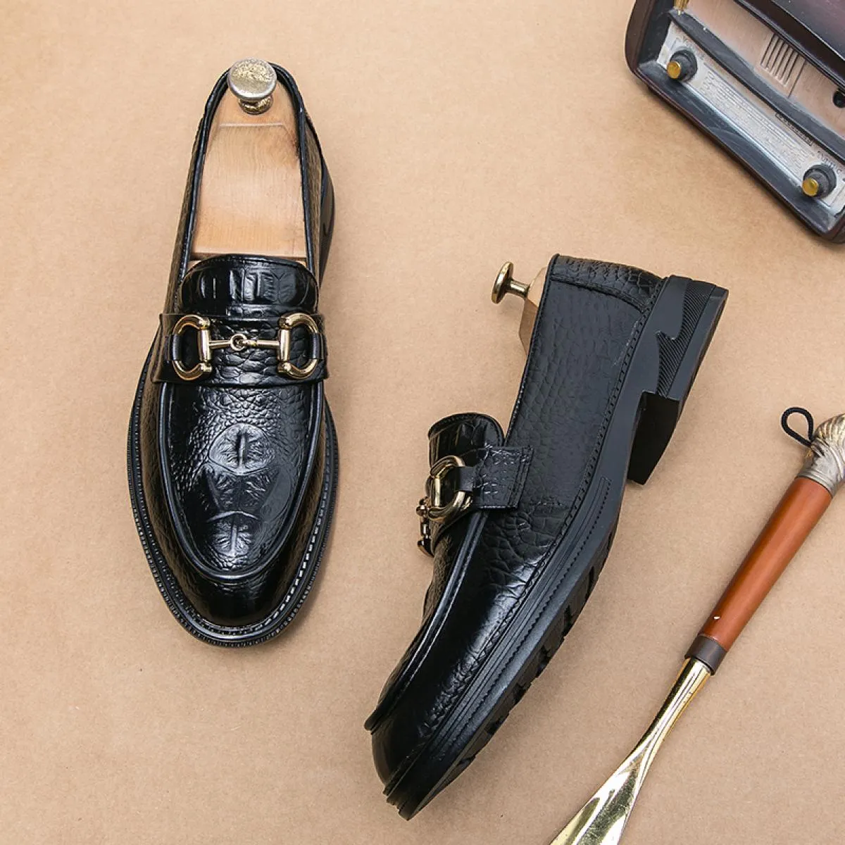 Mocassini neri da uomo Slip On Punta tonda Scarpe da uomo d'affari marroni Scarpe formali Spedizione gratuita Scarpe eleganti da