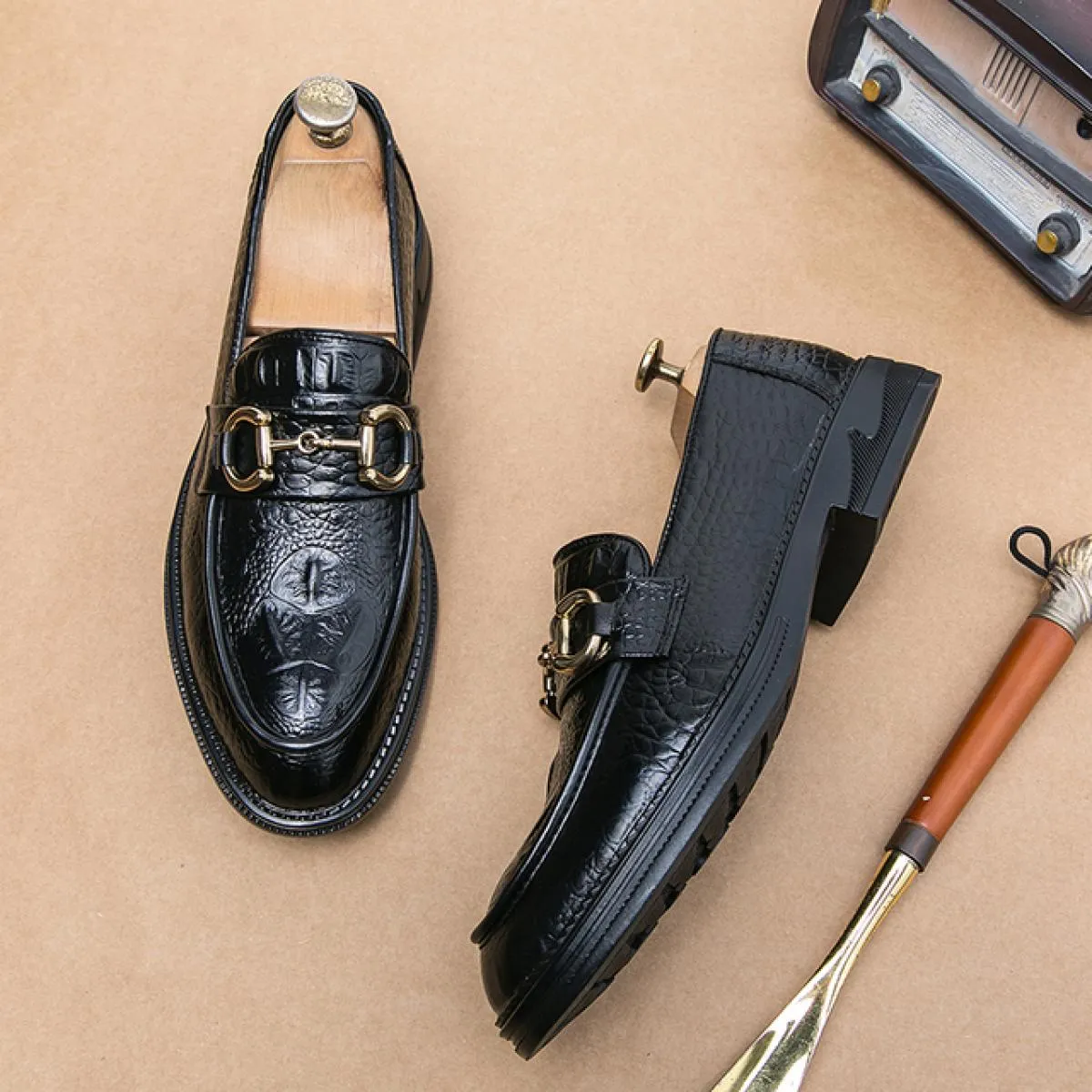 Mocassini neri da uomo Slip On Punta tonda Scarpe da uomo d'affari marroni Scarpe formali Spedizione gratuita Scarpe eleganti da