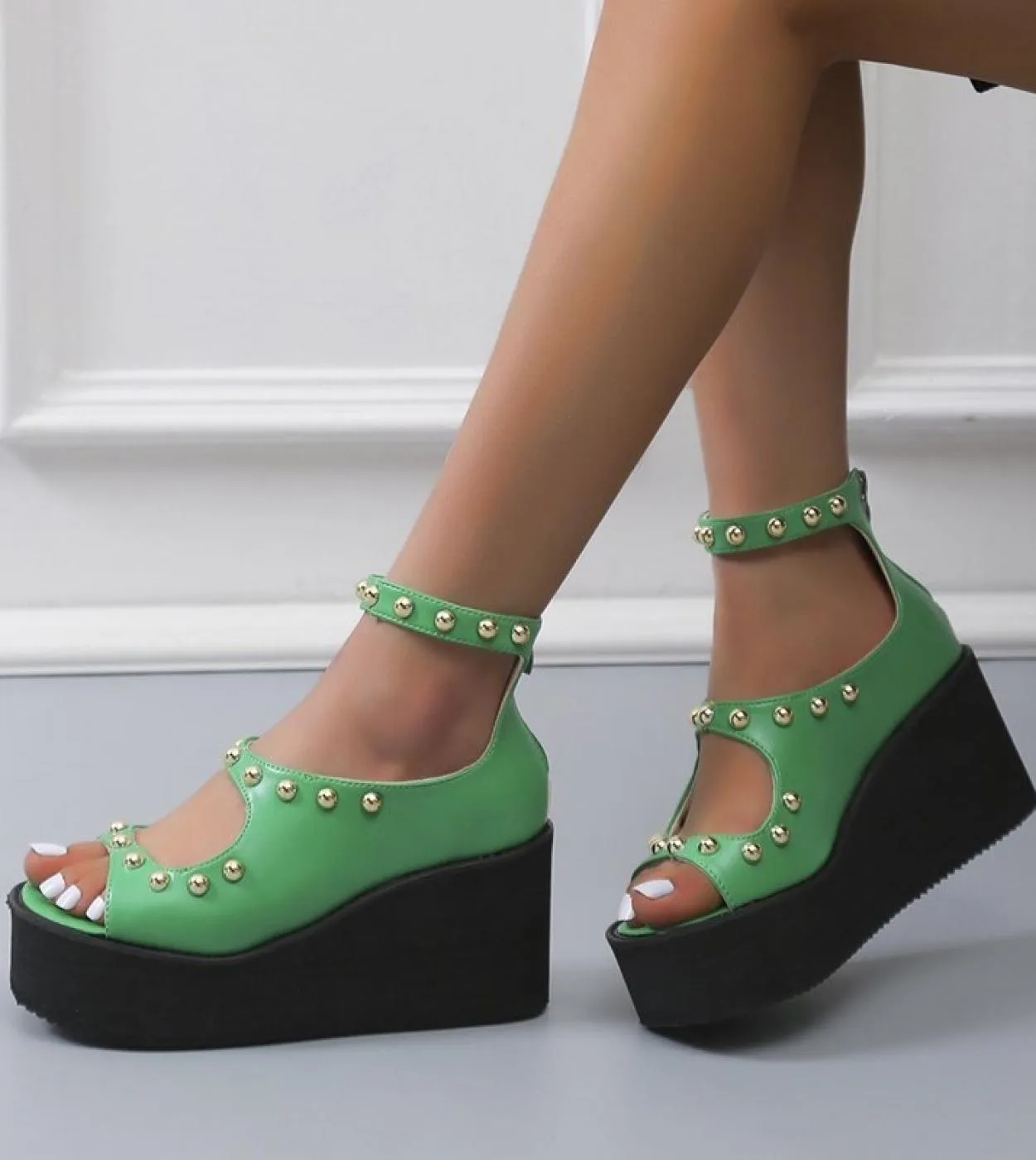 Moda Donna Open Toe Metal Gold T Strap Sandali con zeppa con plateau alto Cerniera posteriore Sandali con zeppa rialzati in alte