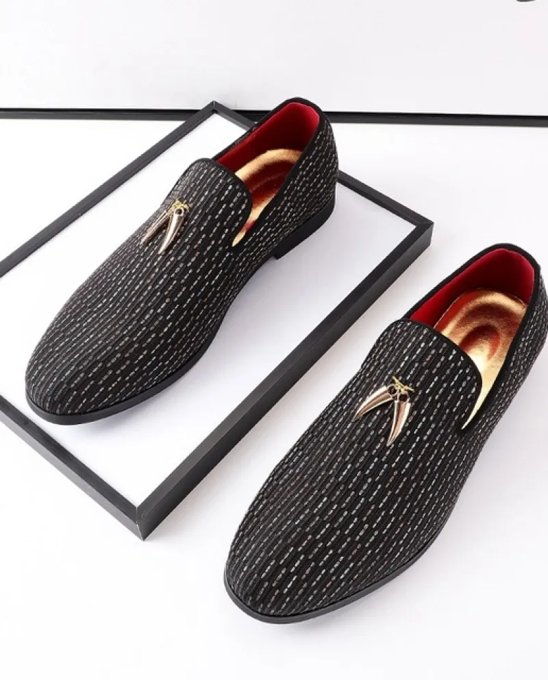 New Luxury Fashionn A Punta Nero Nappa Ciondolo Slip On Scarpe Da Uomo Casual Mocassini Abito Convenzionale Calzature Sapatos Te