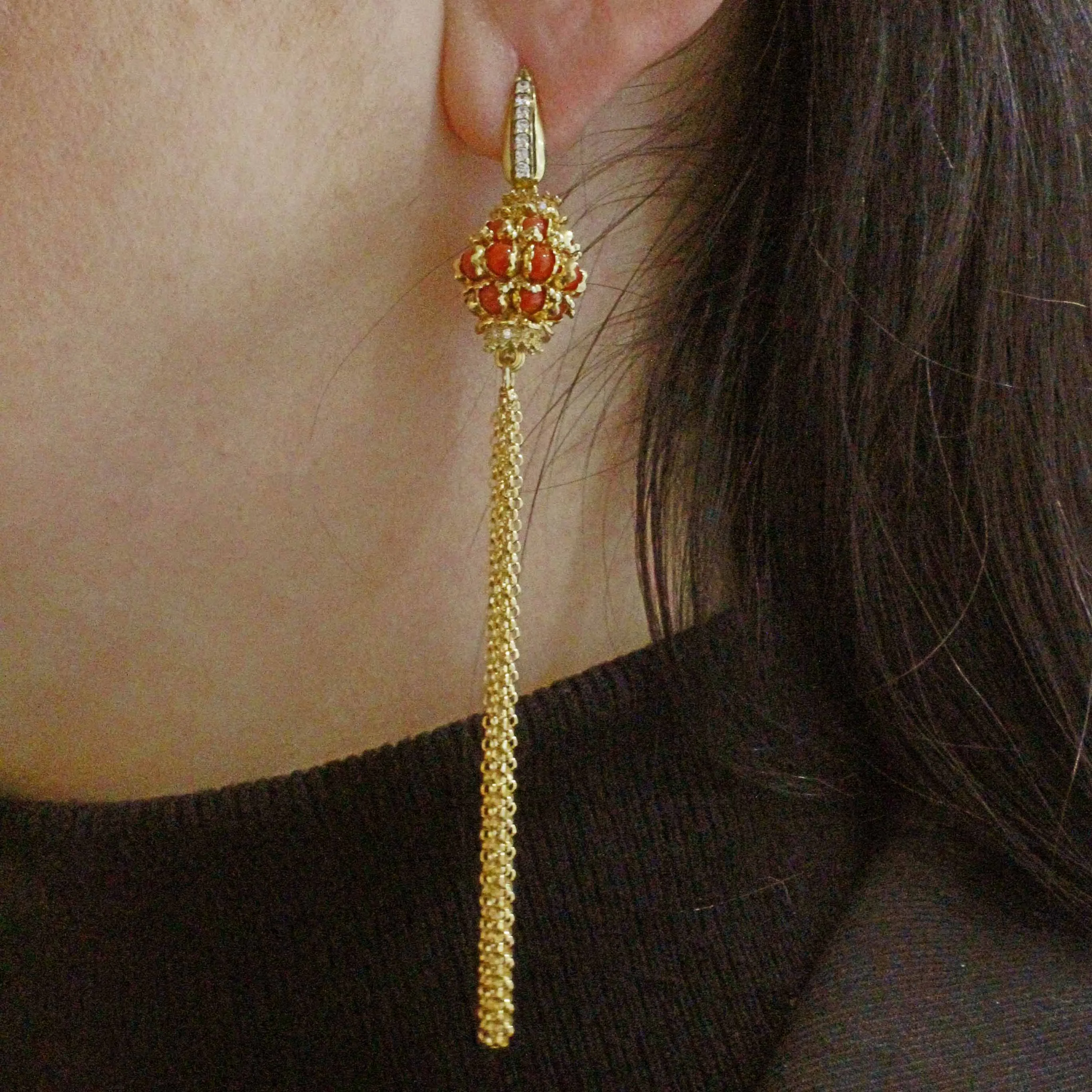 Orecchino in argento con corallo rosso italiano e zirconi