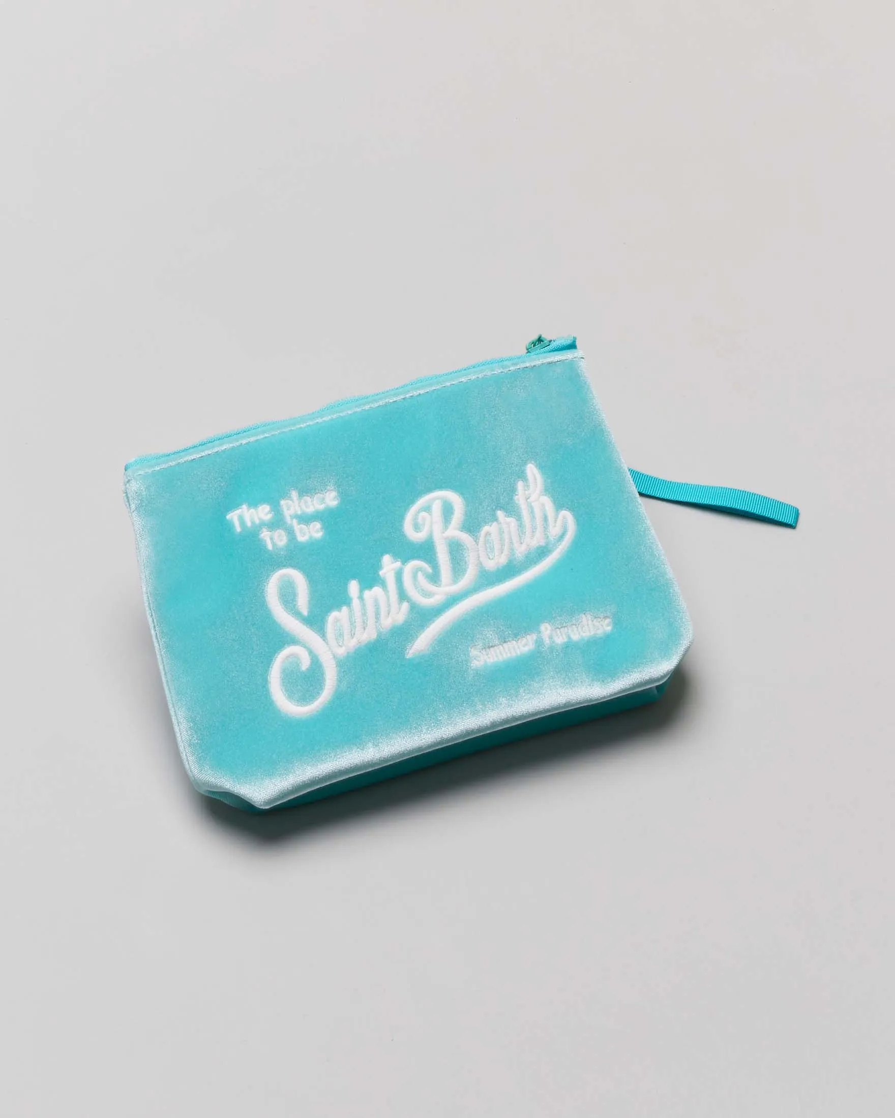 Pochette Aline color acqua in ciniglia con scritta logo bianca e laccetto