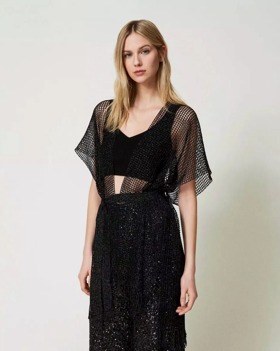 Poncho nero in rete viscosa con lurex con cintura in vita e frange al fondo