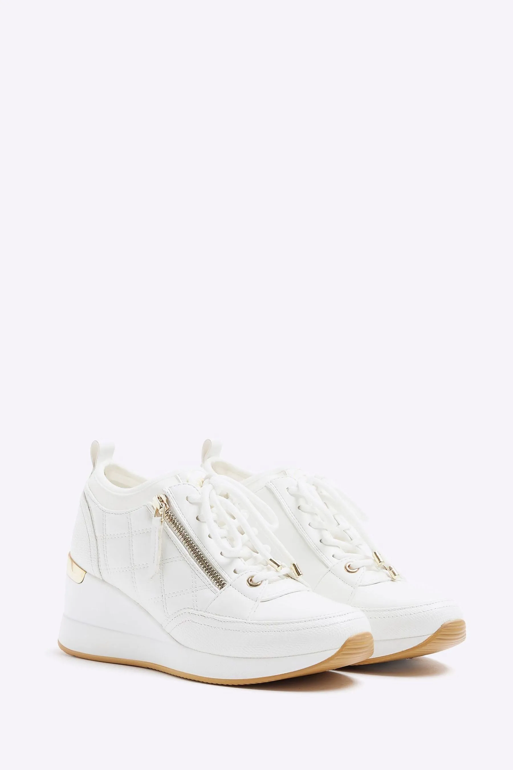 River Island - Scarpe da ginnastica trapuntate con zeppa e zip laterale