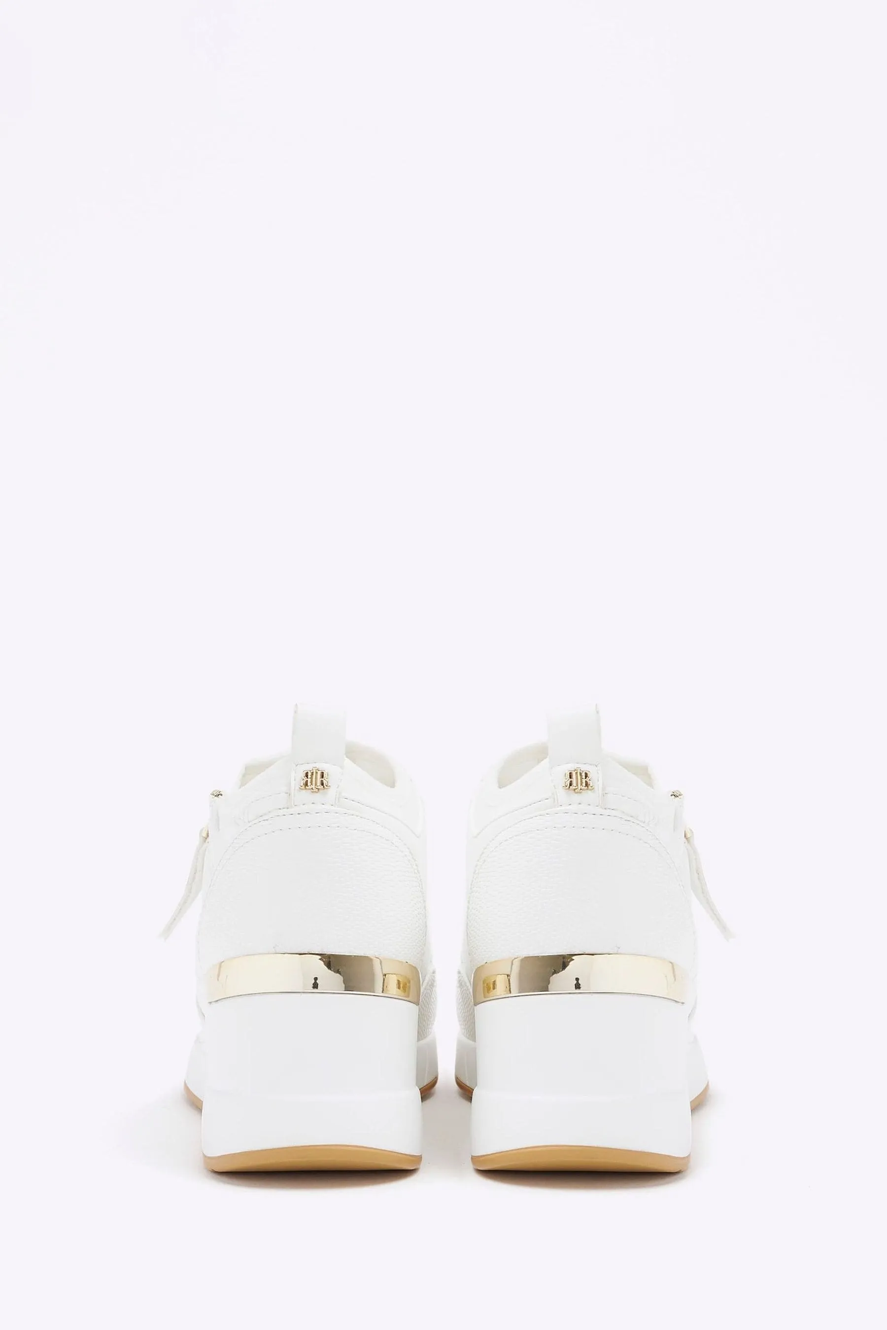 River Island - Scarpe da ginnastica trapuntate con zeppa e zip laterale