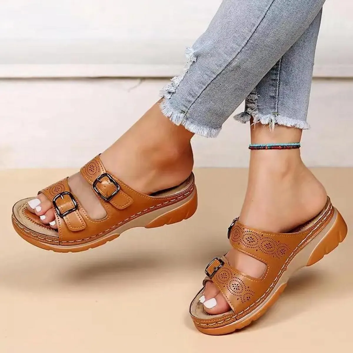 Scarpe estive da donna con punta chiusa 2023 Nuovi sandali da donna con zeppa con doppia fibbia e comfort Pantofole casual con p