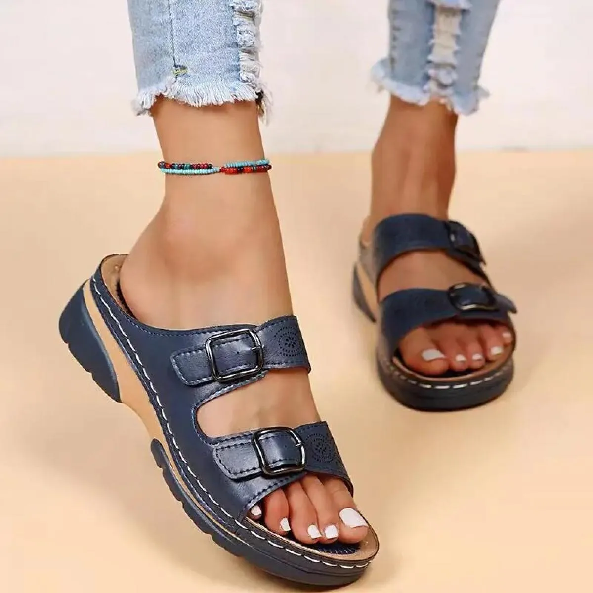 Scarpe estive da donna con punta chiusa 2023 Nuovi sandali da donna con zeppa con doppia fibbia e comfort Pantofole casual con p