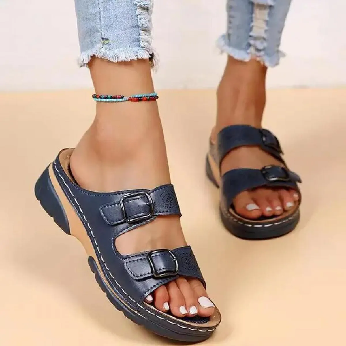 Scarpe estive da donna con punta chiusa 2023 Nuovi sandali da donna con zeppa con doppia fibbia e comfort Pantofole casual con p