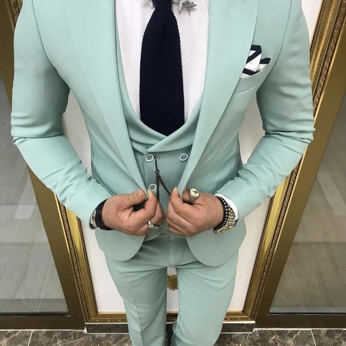 Smoking da sposa di classe Abiti da uomo Slim Fit Risvolto con visiera One Button Prom Bestman Groomsmen Blazer Disegni Giacca P