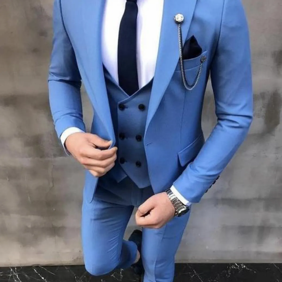 Smoking da sposa di classe Abiti da uomo Slim Fit Risvolto con visiera One Button Prom Bestman Groomsmen Blazer Disegni Giacca P