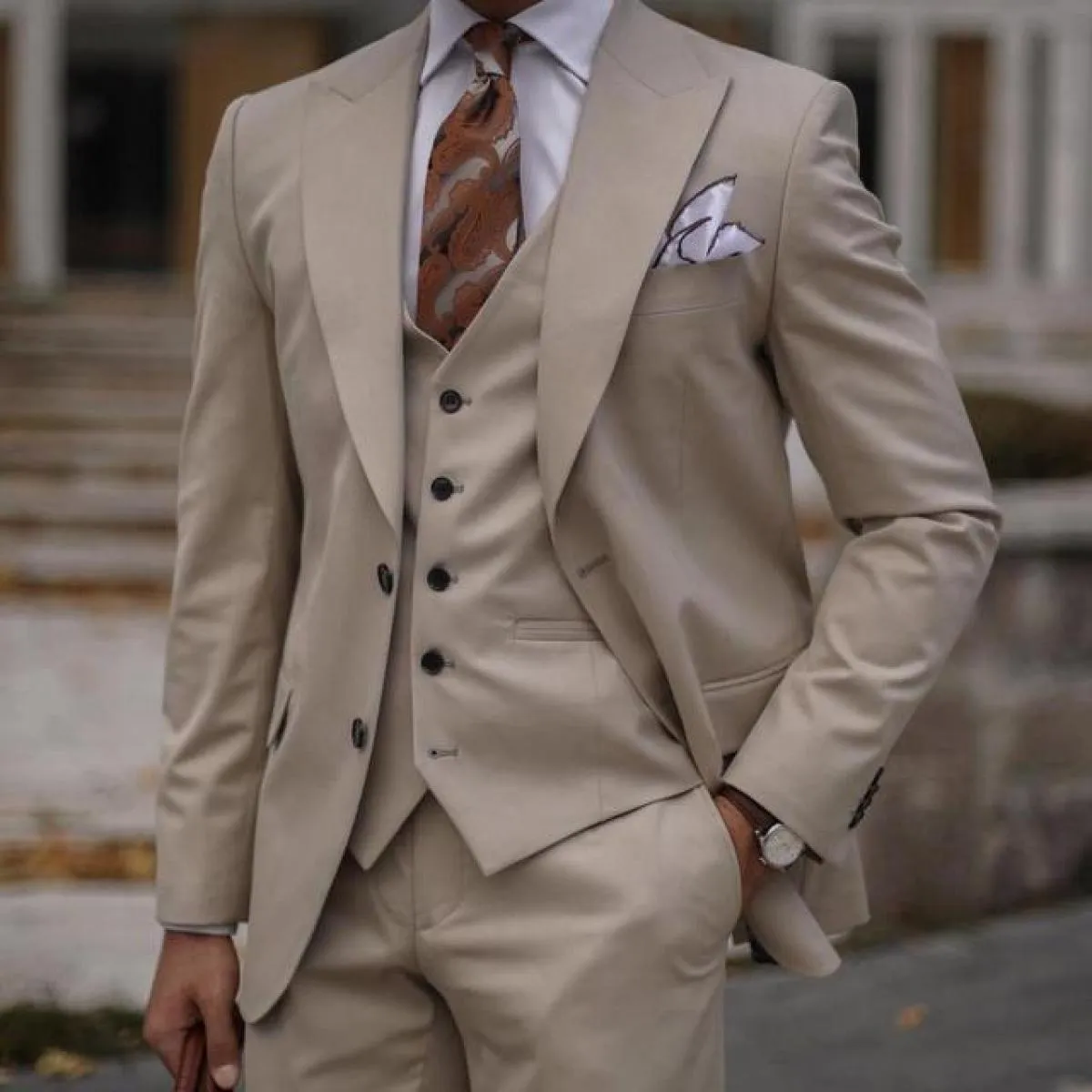 Smoking da sposa di classe Abiti da uomo Slim Fit Risvolto con visiera One Button Prom Bestman Groomsmen Blazer Disegni Giacca P