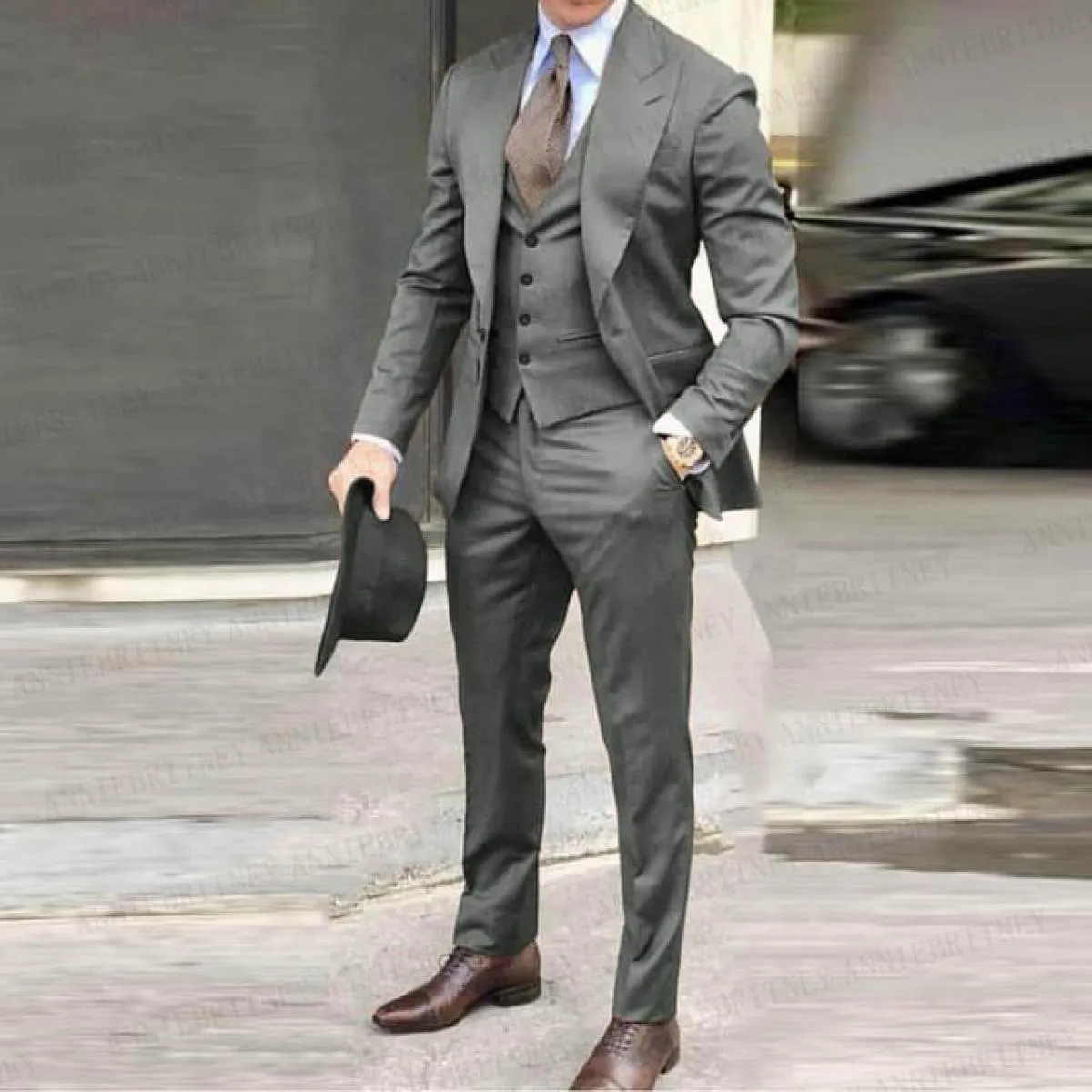 Smoking da sposa di classe Abiti da uomo Slim Fit Risvolto con visiera One Button Prom Bestman Groomsmen Blazer Disegni Giacca P