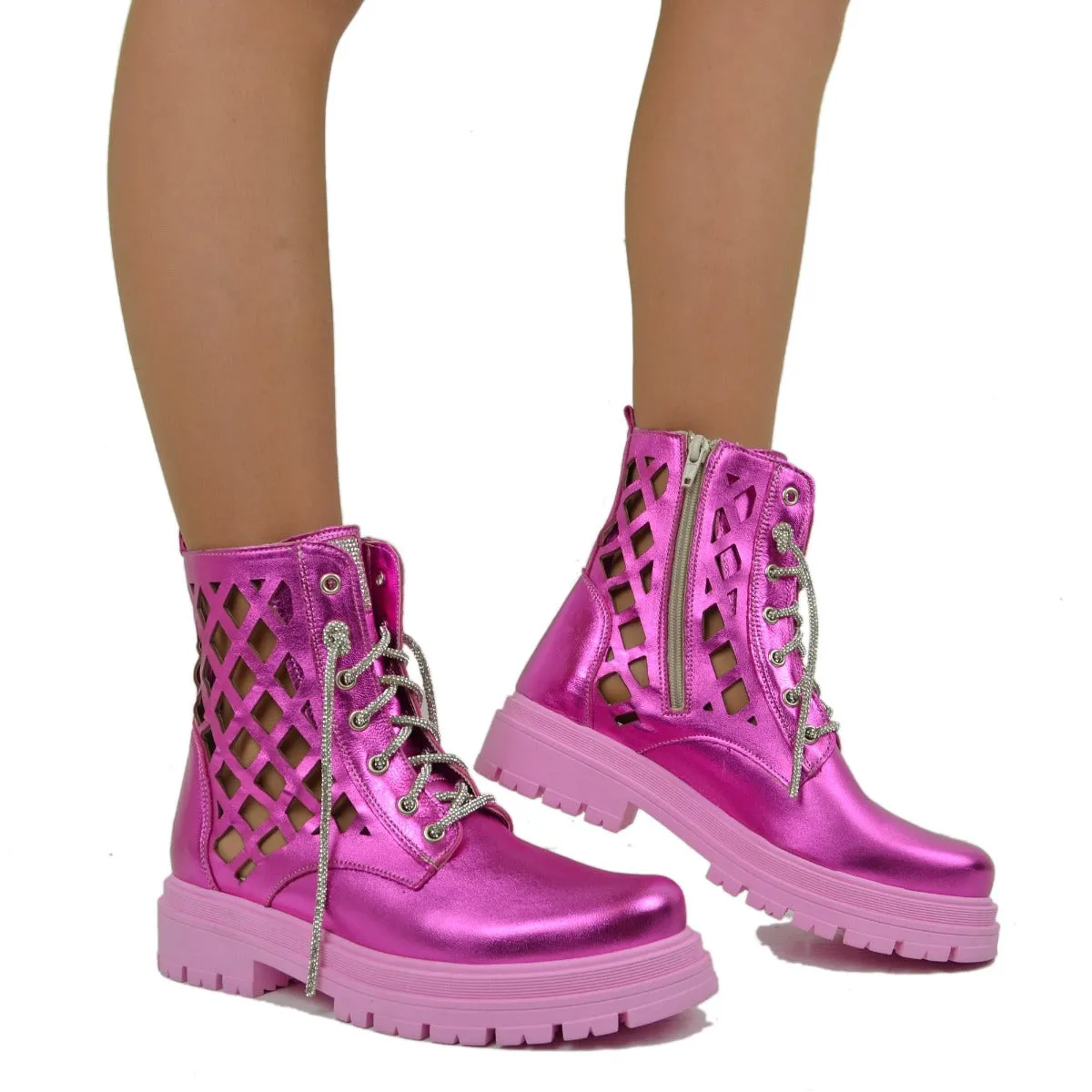Stivaletti Donna Biker in Pelle Traforata Laminata Fuxia