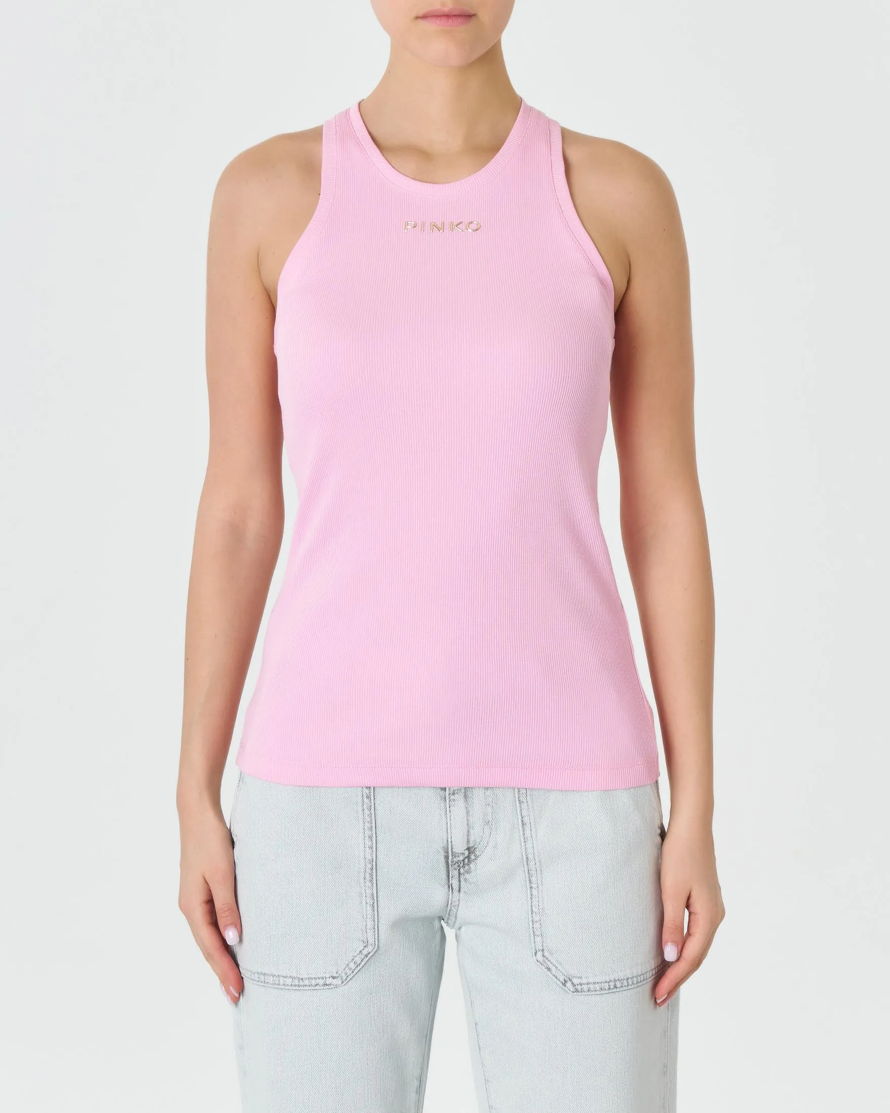 Top rosa in cotone stretch a costine con scritta logo in metallo dorato sul petto