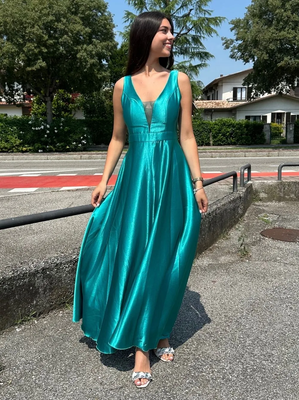 Vestito elegagante con scollo v