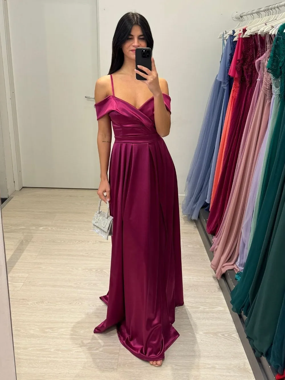 Vestito lungo raso manica scesa