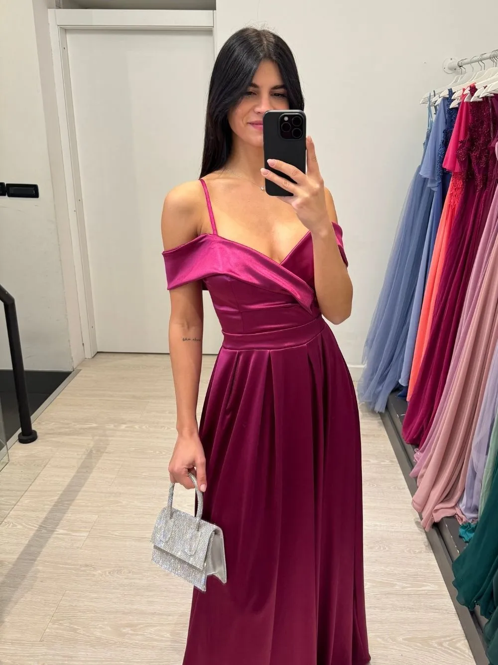 Vestito lungo raso manica scesa