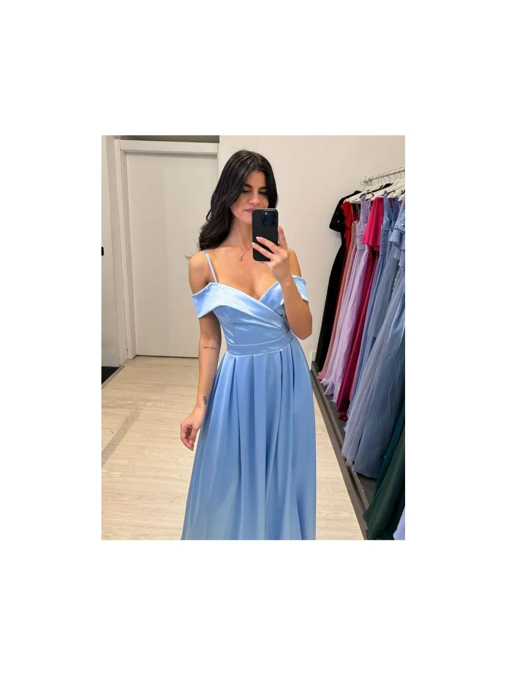 Vestito lungo raso manica scesa
