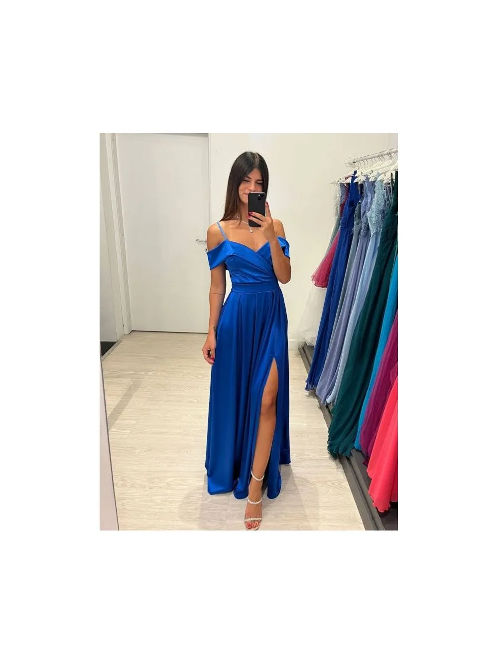 Vestito lungo raso manica scesa