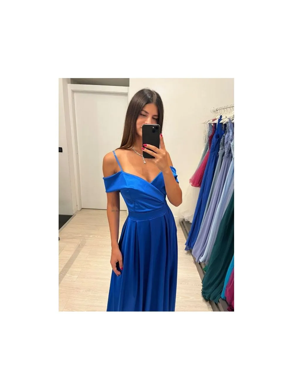 Vestito lungo raso manica scesa