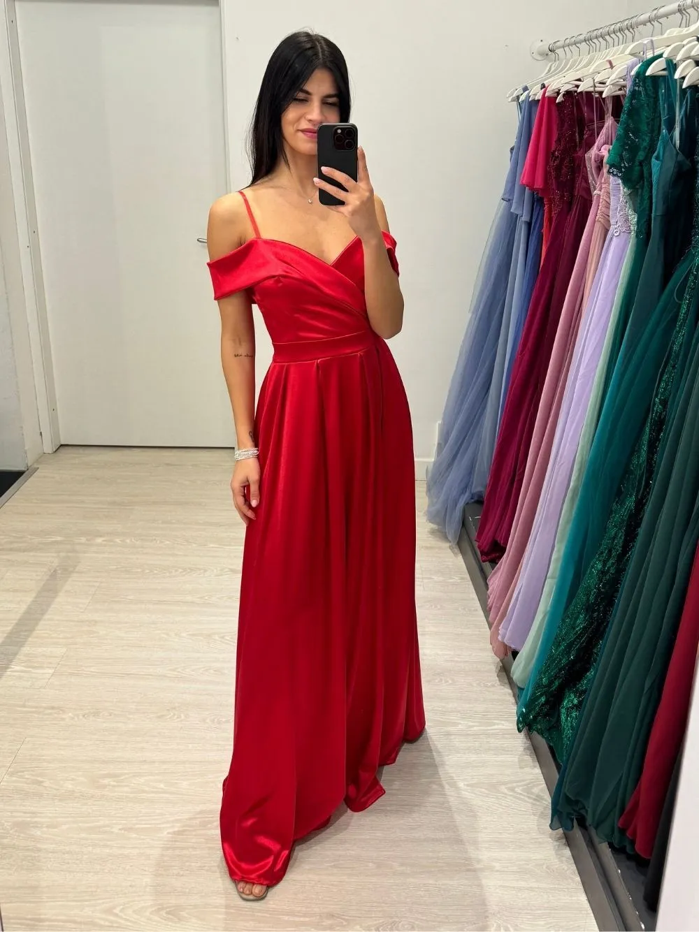 Vestito lungo raso manica scesa