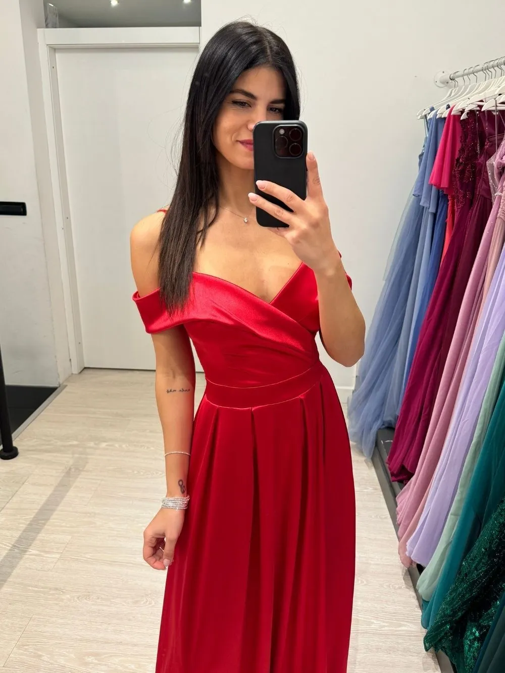 Vestito lungo raso manica scesa