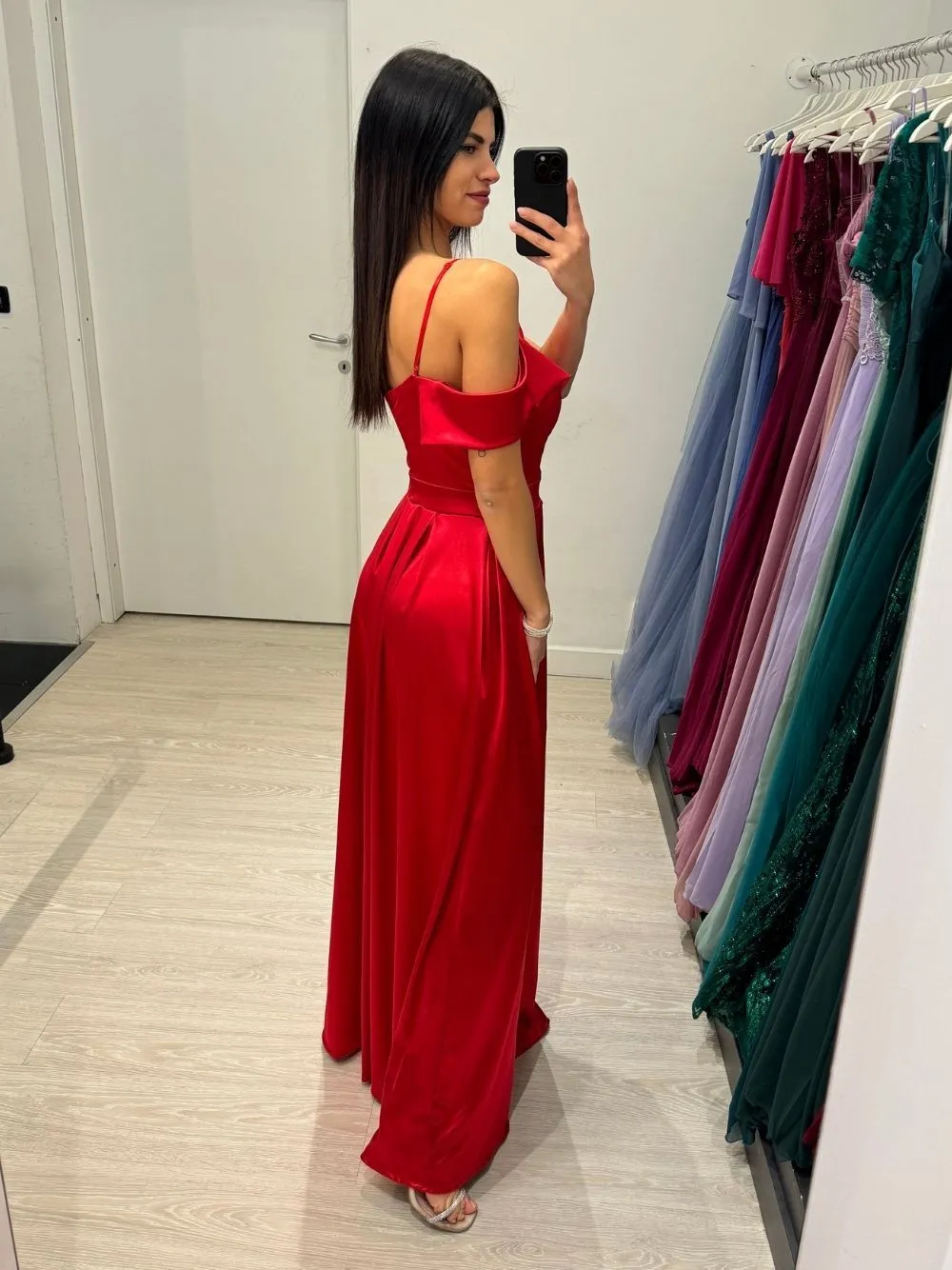 Vestito lungo raso manica scesa