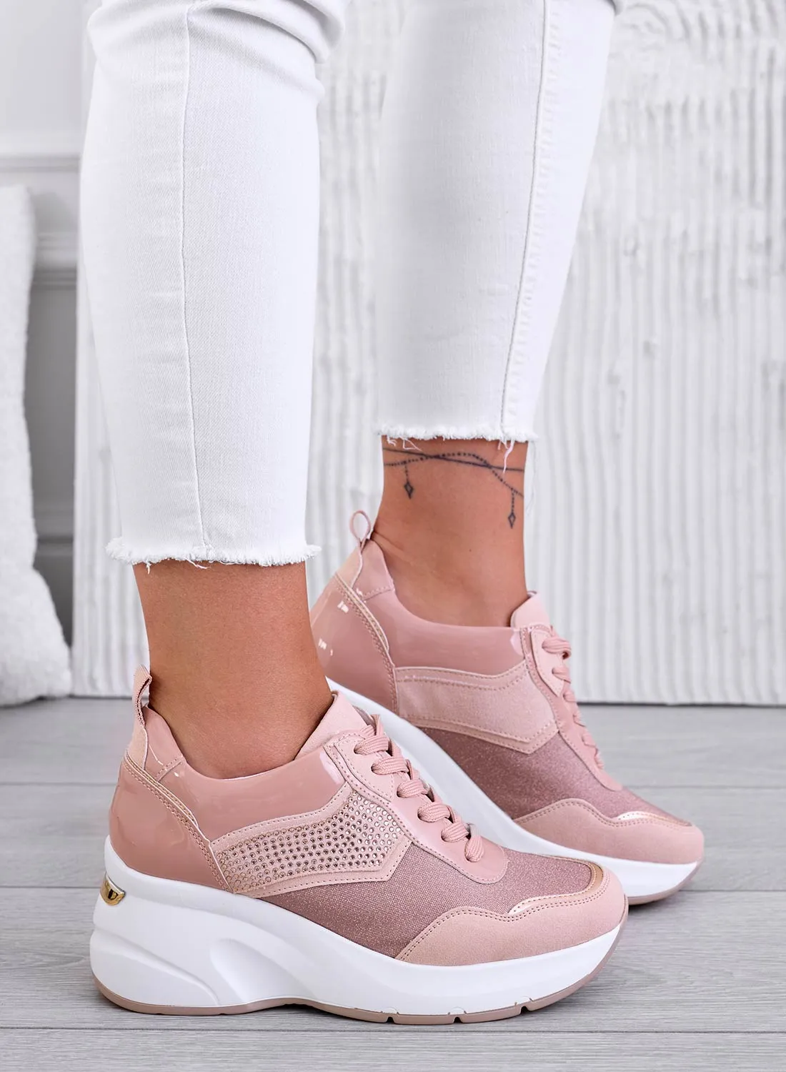 XENIA - Sneakers rosa con zeppa e strass